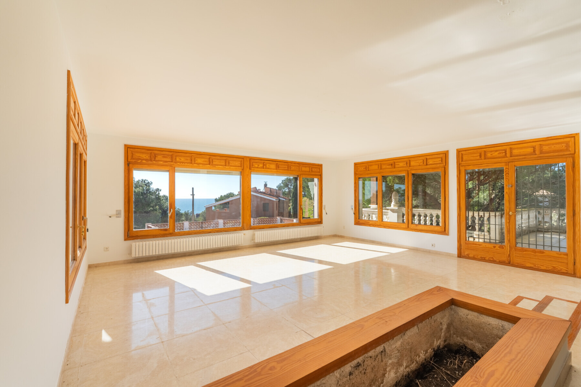  Property with charm and potential with sea and mountain views, Tamariu - 物件實景