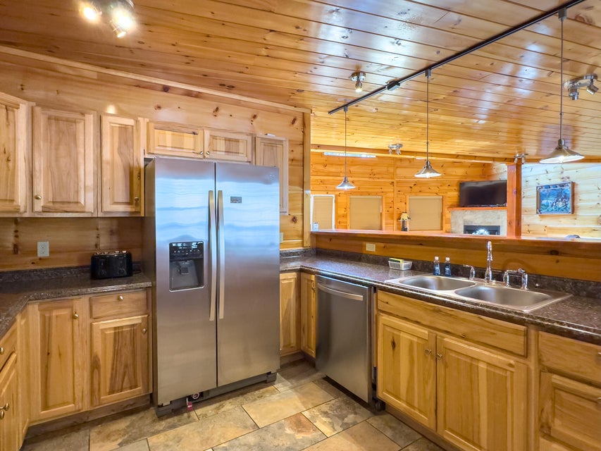 Sevierville, Tennessee, 37876, United States, 13 Bedrooms Bedrooms, ,14 BathroomsBathrooms,Residential,For Sale,1974606