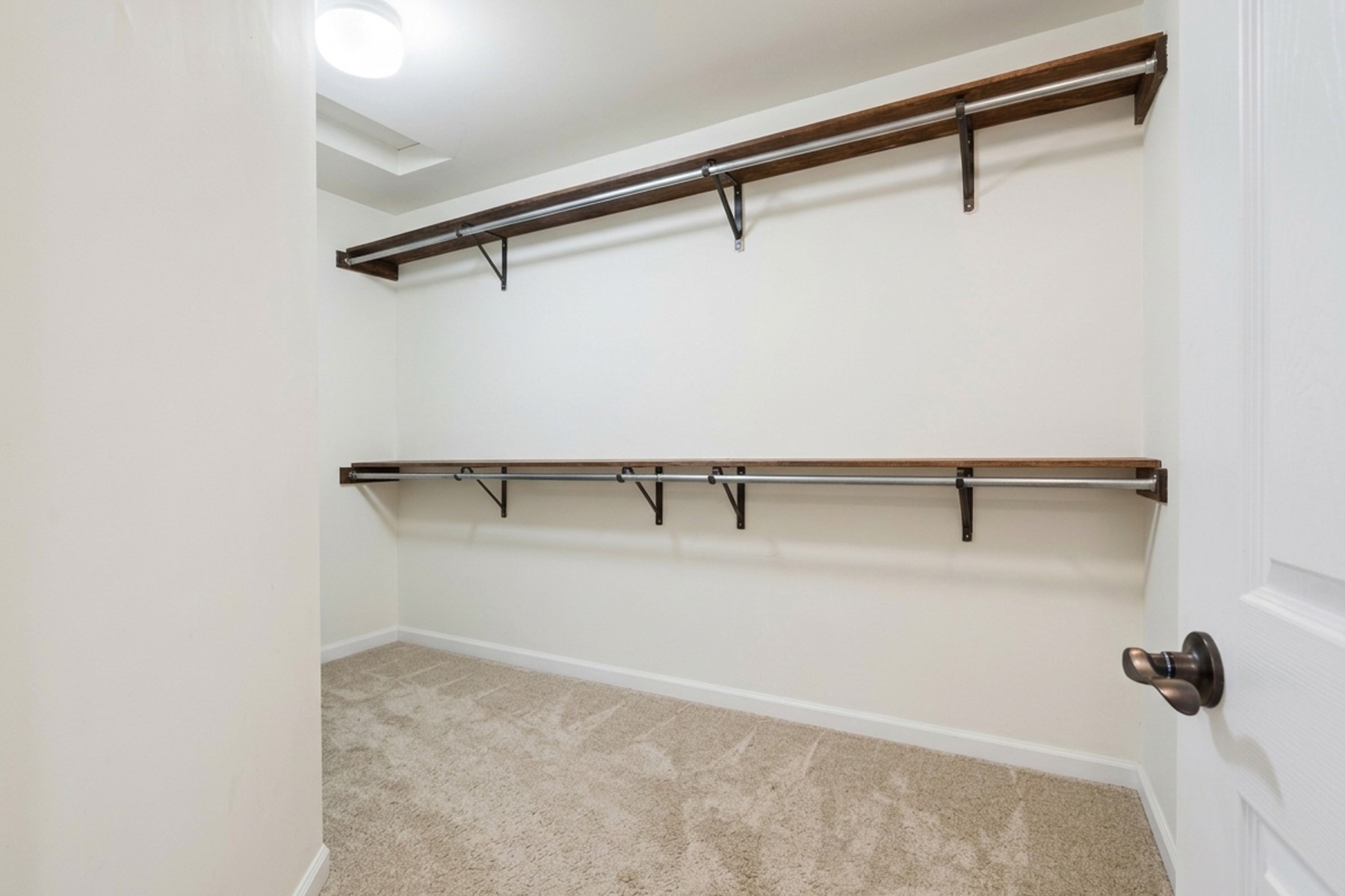  611 Ponder Point Dr - 物件實景