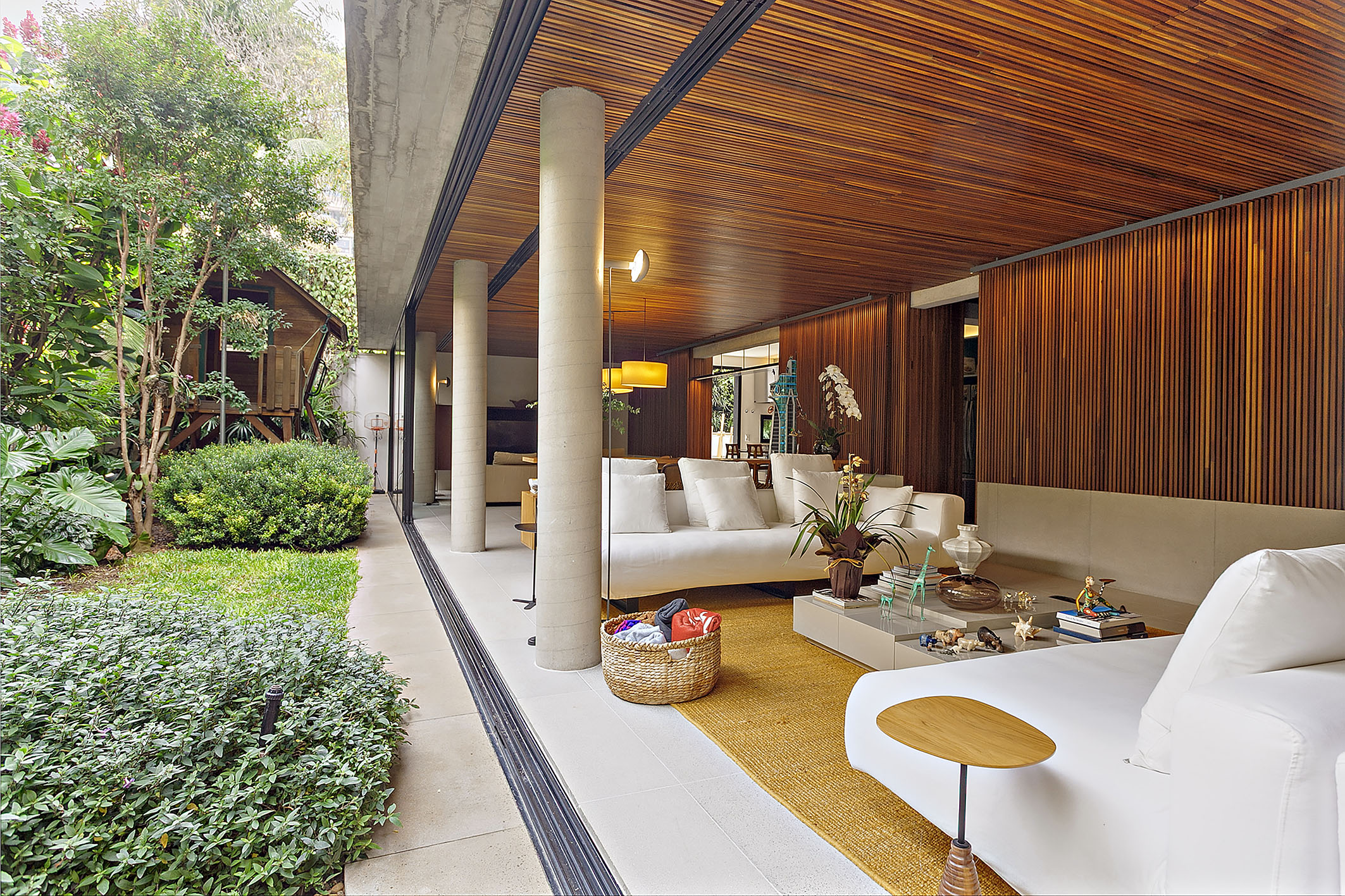  Contemporary residence in a private condominium with pool and integrated living - 物件實景