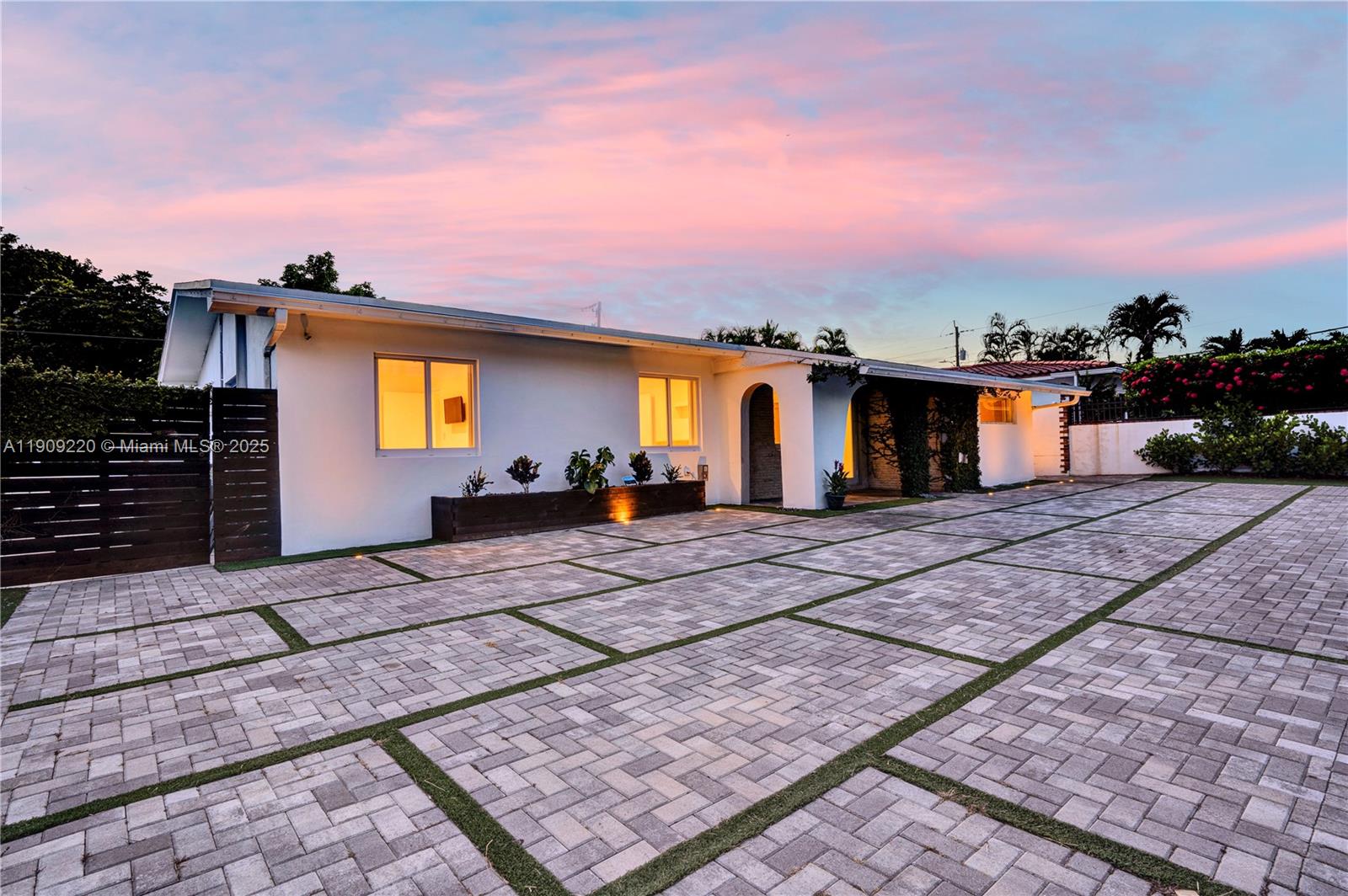 Miami, Florida, 33145, United States, 3 Bedrooms Bedrooms, ,2 BathroomsBathrooms,Residential,For Sale,1987524