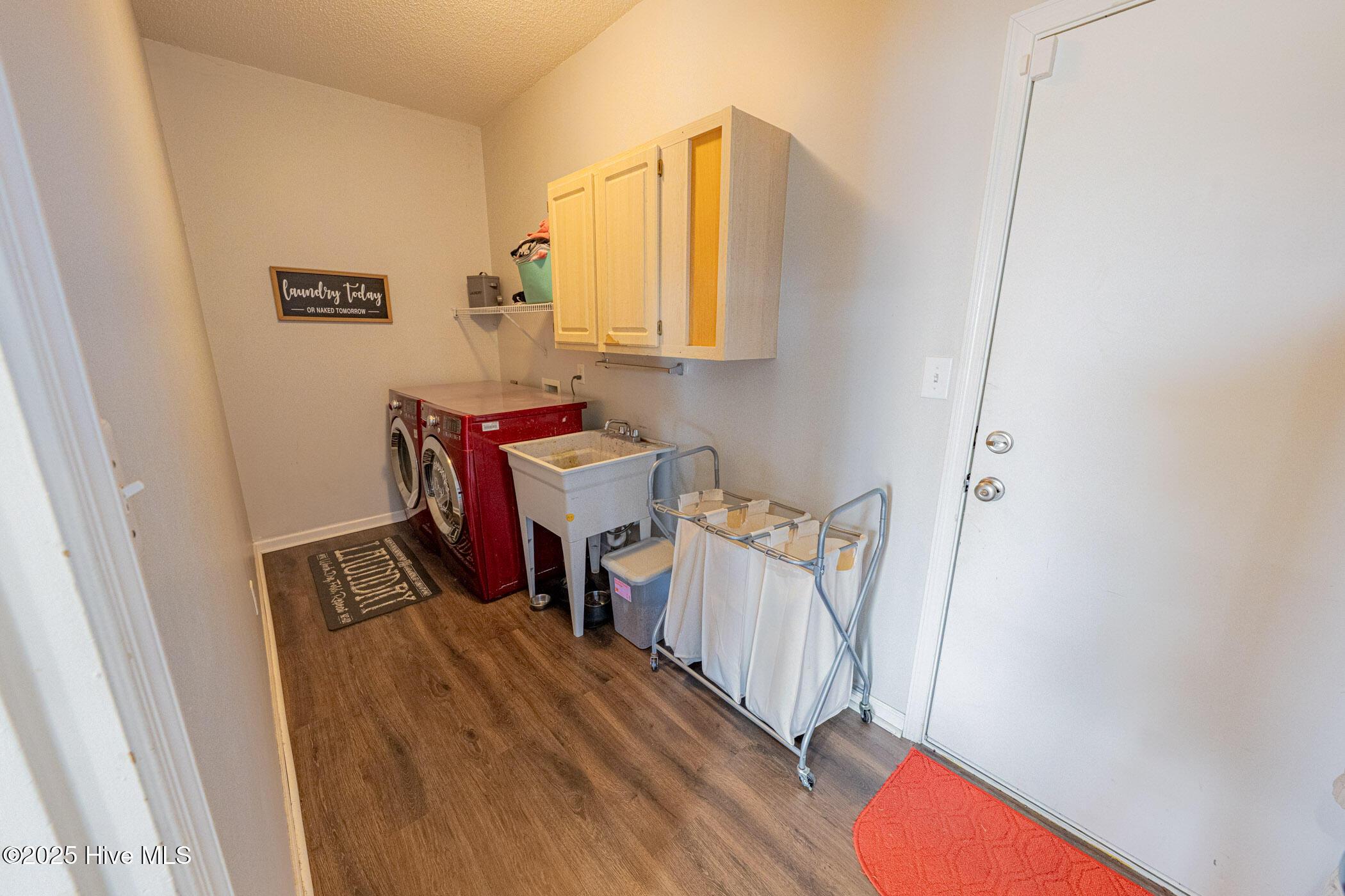 Moyock, North Carolina, 27958, United States, 6 Bedrooms Bedrooms, ,3 BathroomsBathrooms,Residential,For Sale,1997341