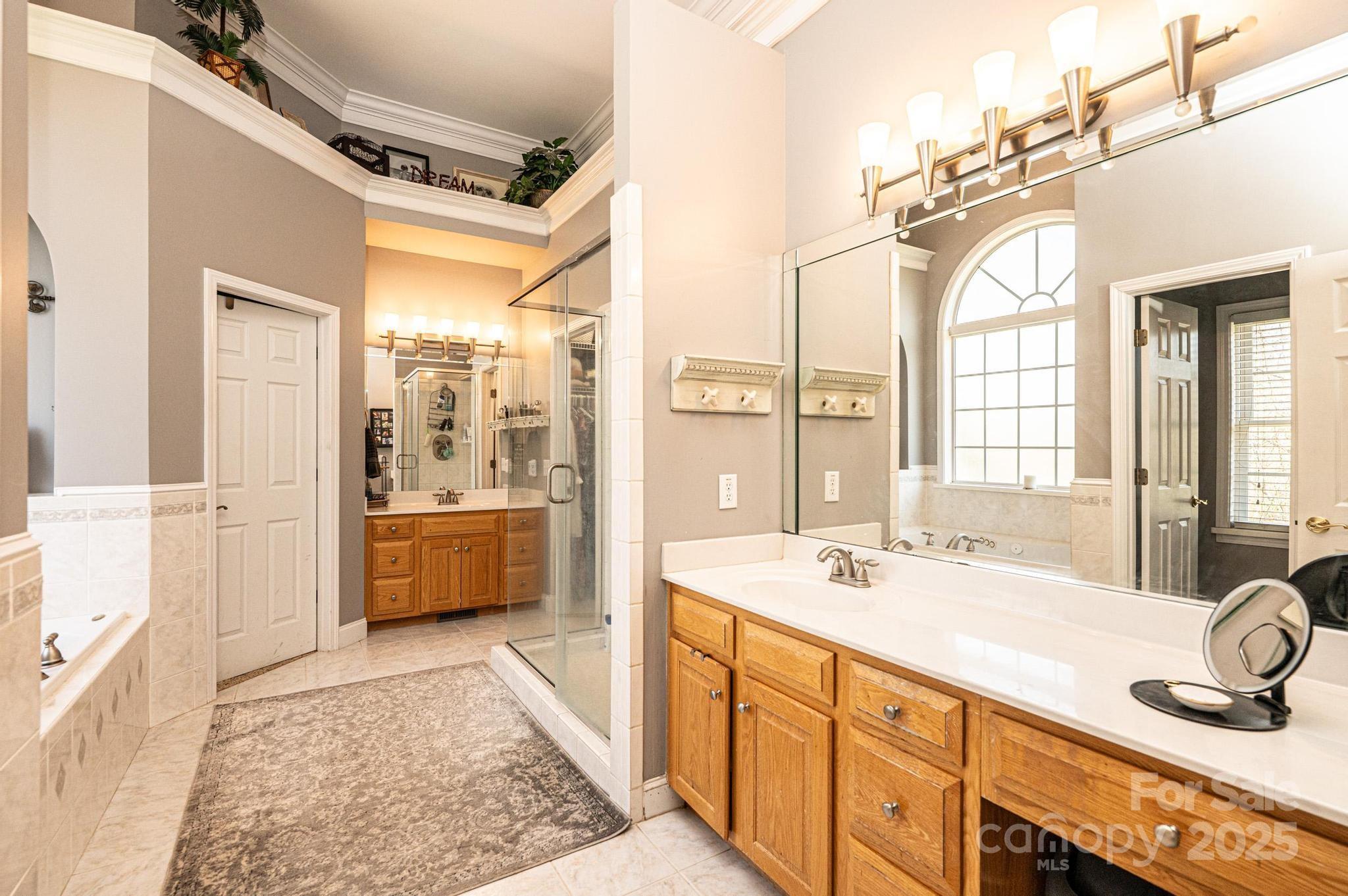 Hickory, North Carolina, 28601, United States, 5 Bedrooms Bedrooms, ,5 BathroomsBathrooms,Residential,For Sale,1758743