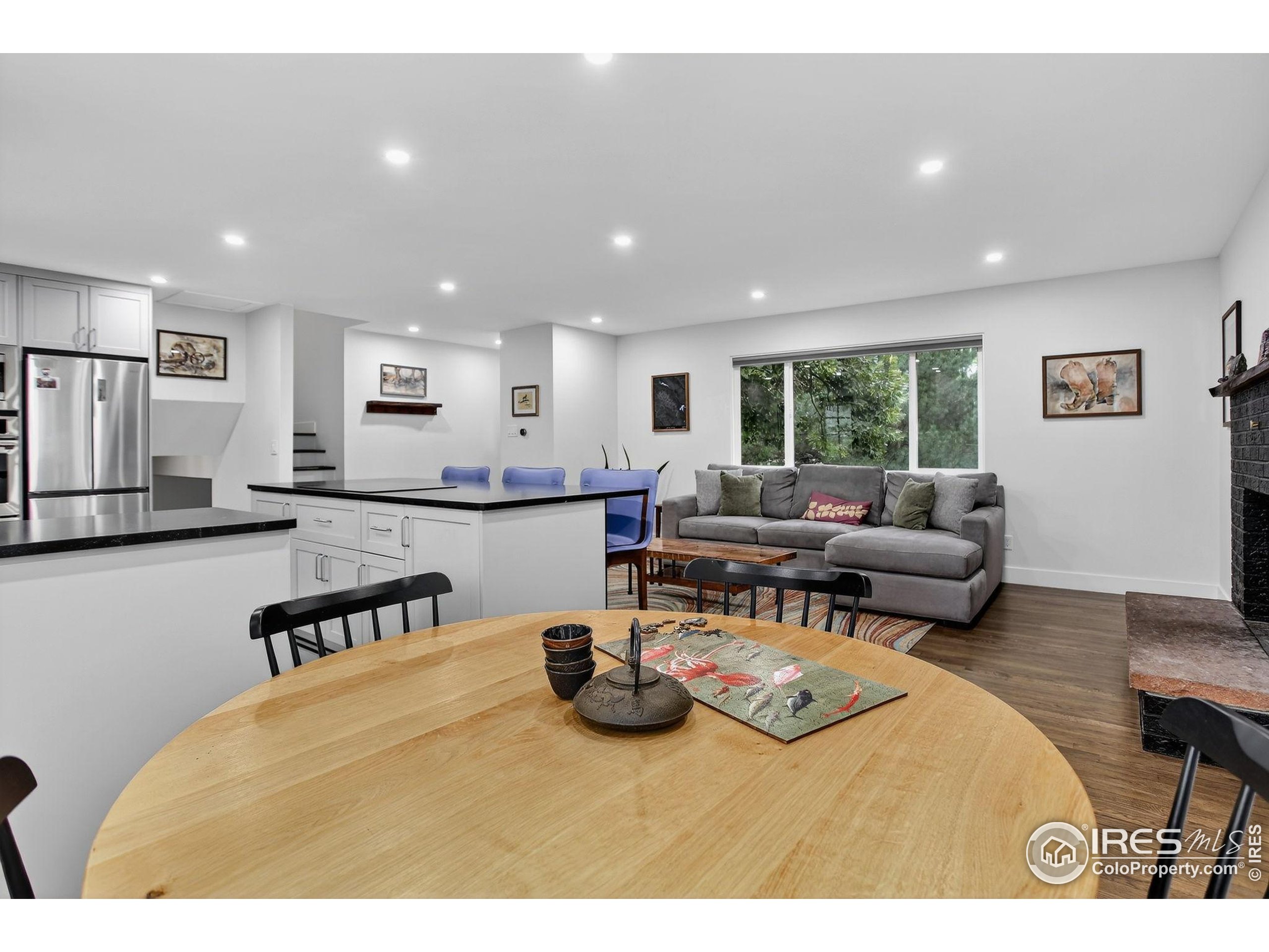 Longmont, Colorado, 80501, United States, 3 Bedrooms Bedrooms, ,2 BathroomsBathrooms,Residential,For Sale,1988284