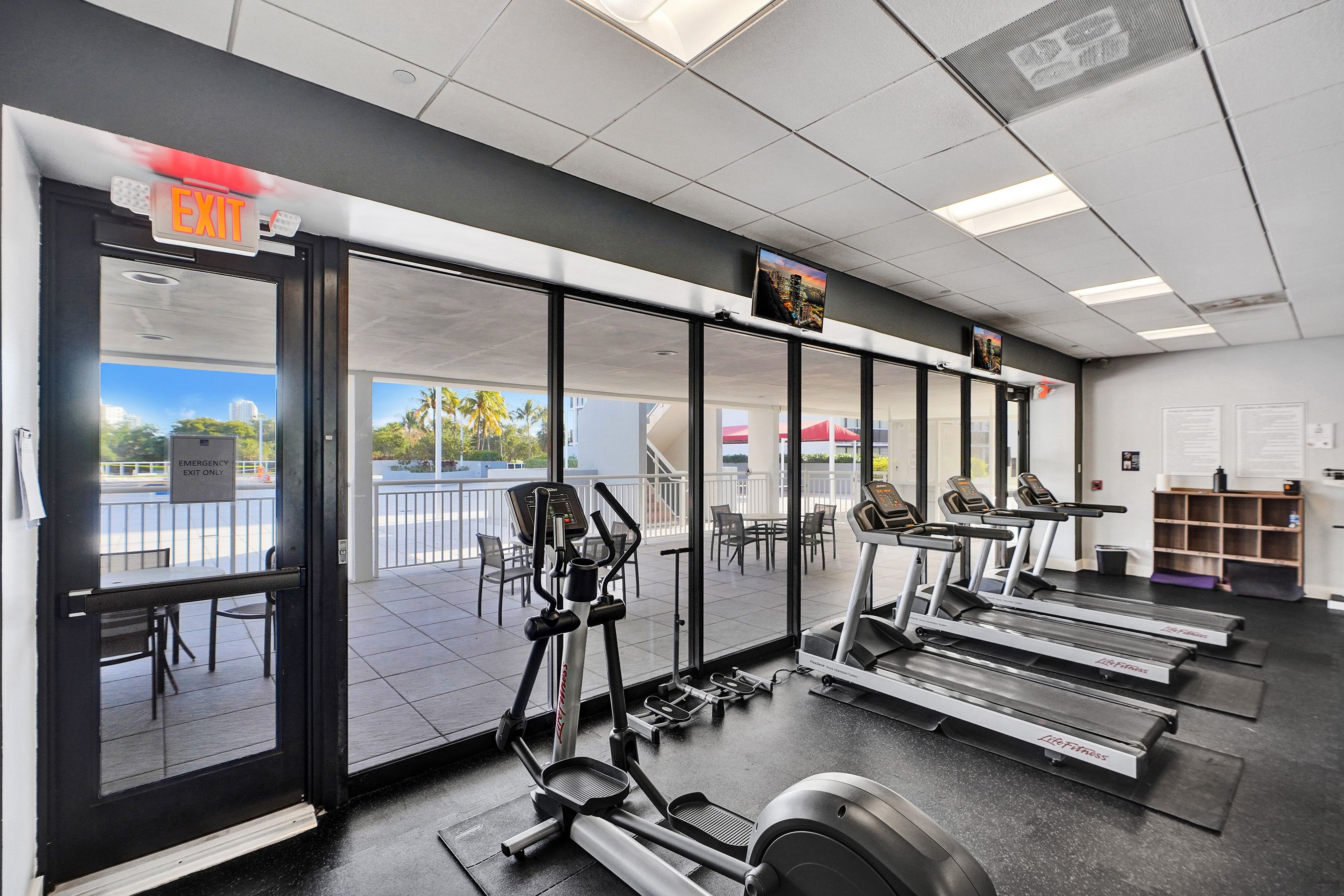  3625 N Country Club Dr, Aventura, FL, 33180 - 物件實景