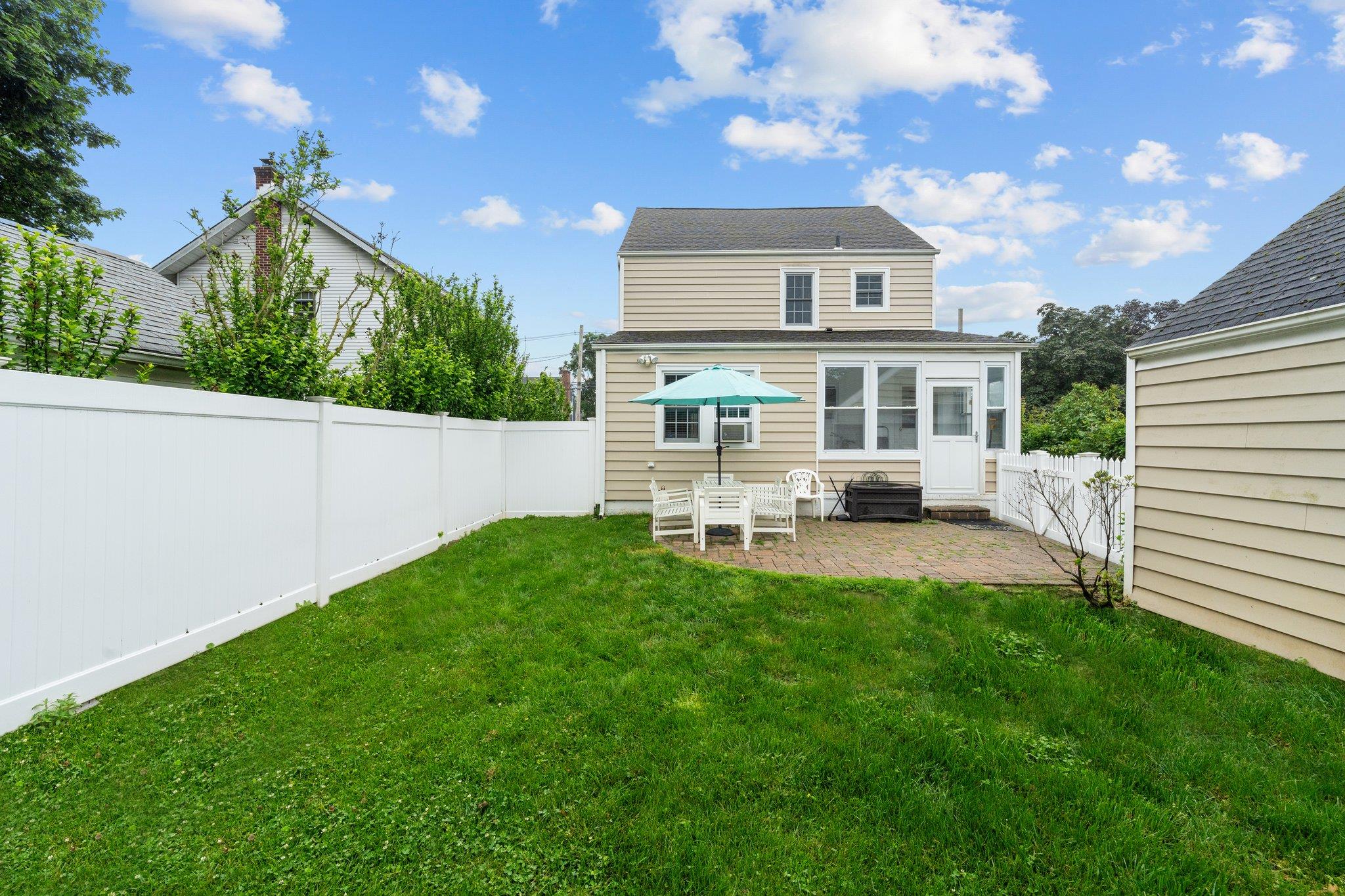 Rockville Centre, New York, 11570, United States, 4 Bedrooms Bedrooms, ,2 BathroomsBathrooms,Residential,For Sale,1928749