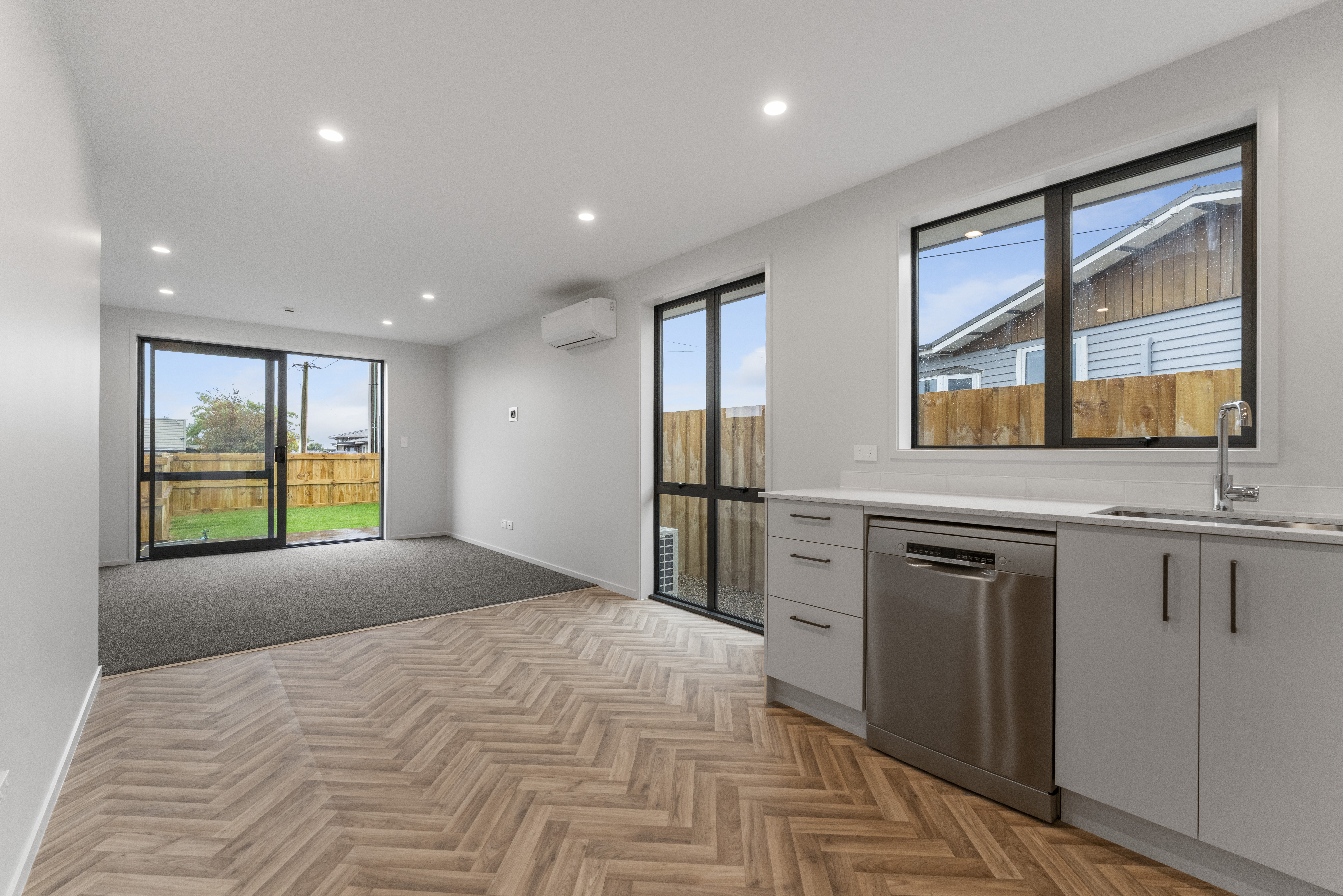  Brand New Development – Five Modern Two-Bedroom Homes - 物件實景