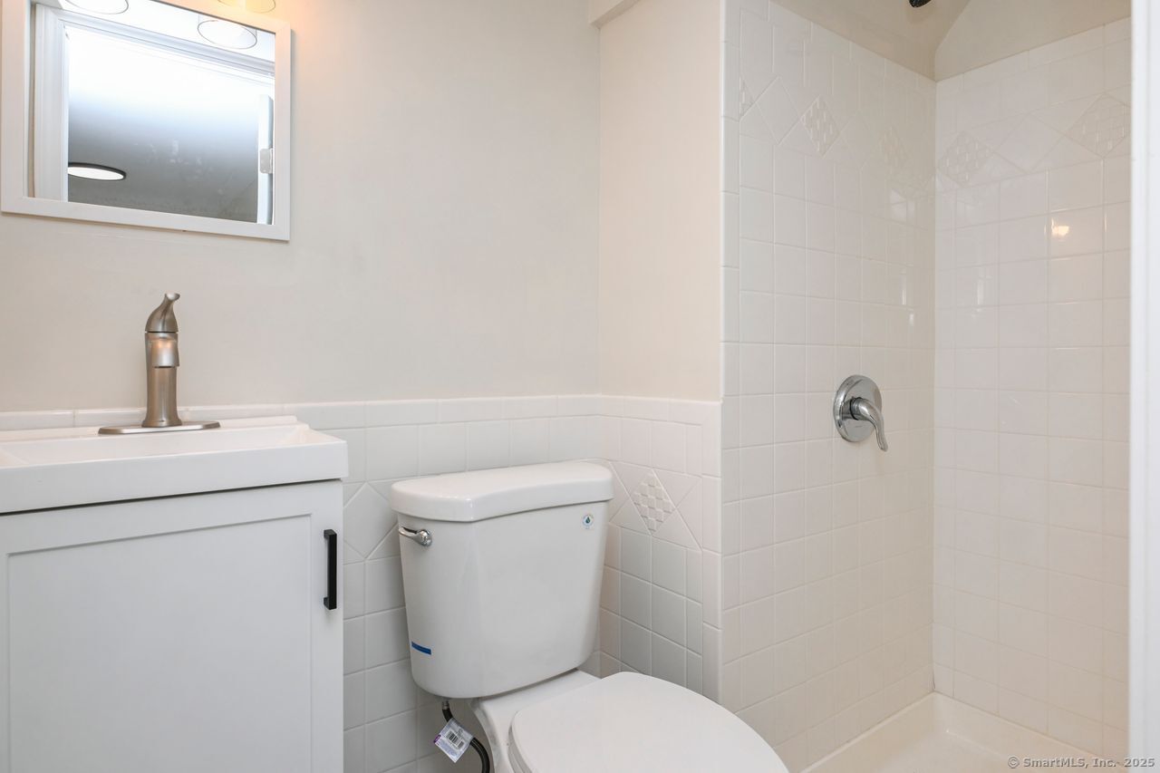 Wallingford, Connecticut, 06492, United States, 6 Bedrooms Bedrooms, ,4 BathroomsBathrooms,Residential,For Sale,1989730