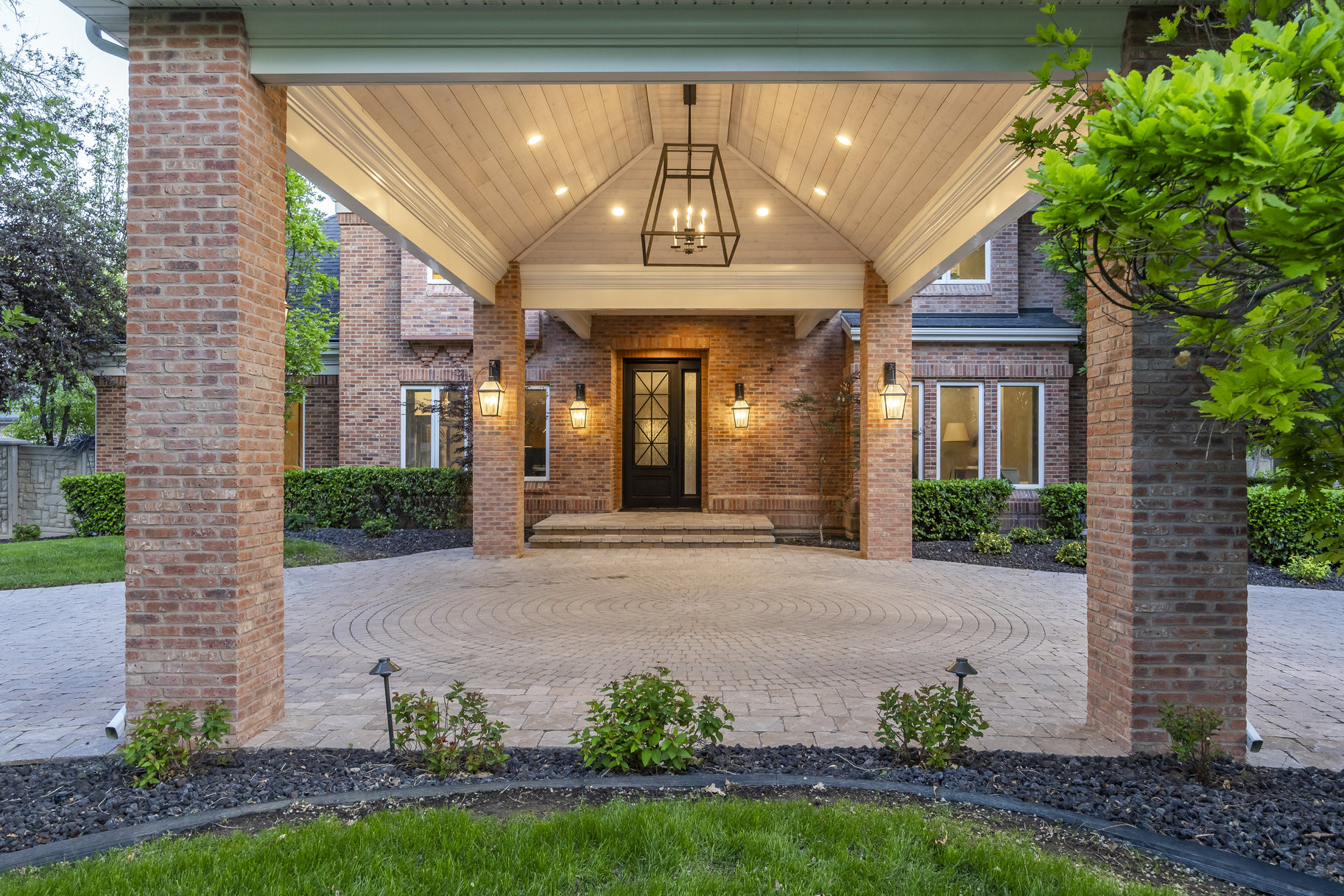  Gated West Jordan 2 Story Estate with 10 Car Garage and Swimming Pool - 物件實景