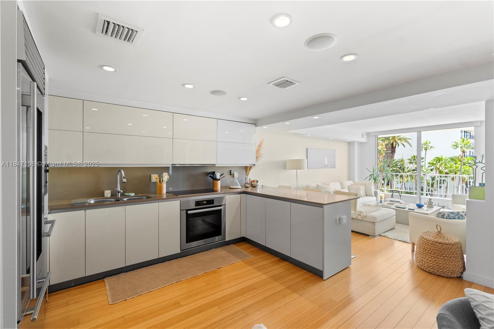 Miami, Florida, 33129, United States, 2 Bedrooms Bedrooms, ,2 BathroomsBathrooms,Residential,For Sale,1900950