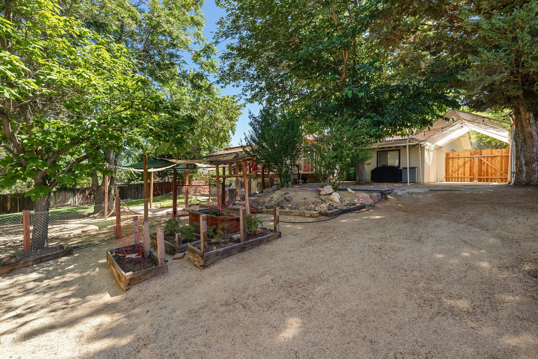  exceptional residence in a neighborhood where  homes seldom become available - 物件實景