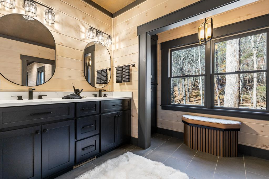 Mineral Bluff, Georgia, 30559, United States, 4 Bedrooms Bedrooms, ,5 BathroomsBathrooms,Residential,For Sale,1986837