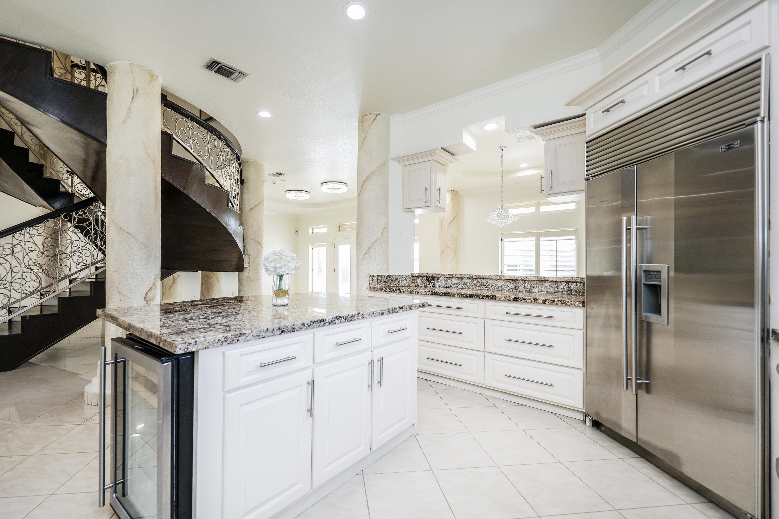 Laredo, Texas, 78041, United States, 4 Bedrooms Bedrooms, ,6 BathroomsBathrooms,Residential,For Sale,1989107