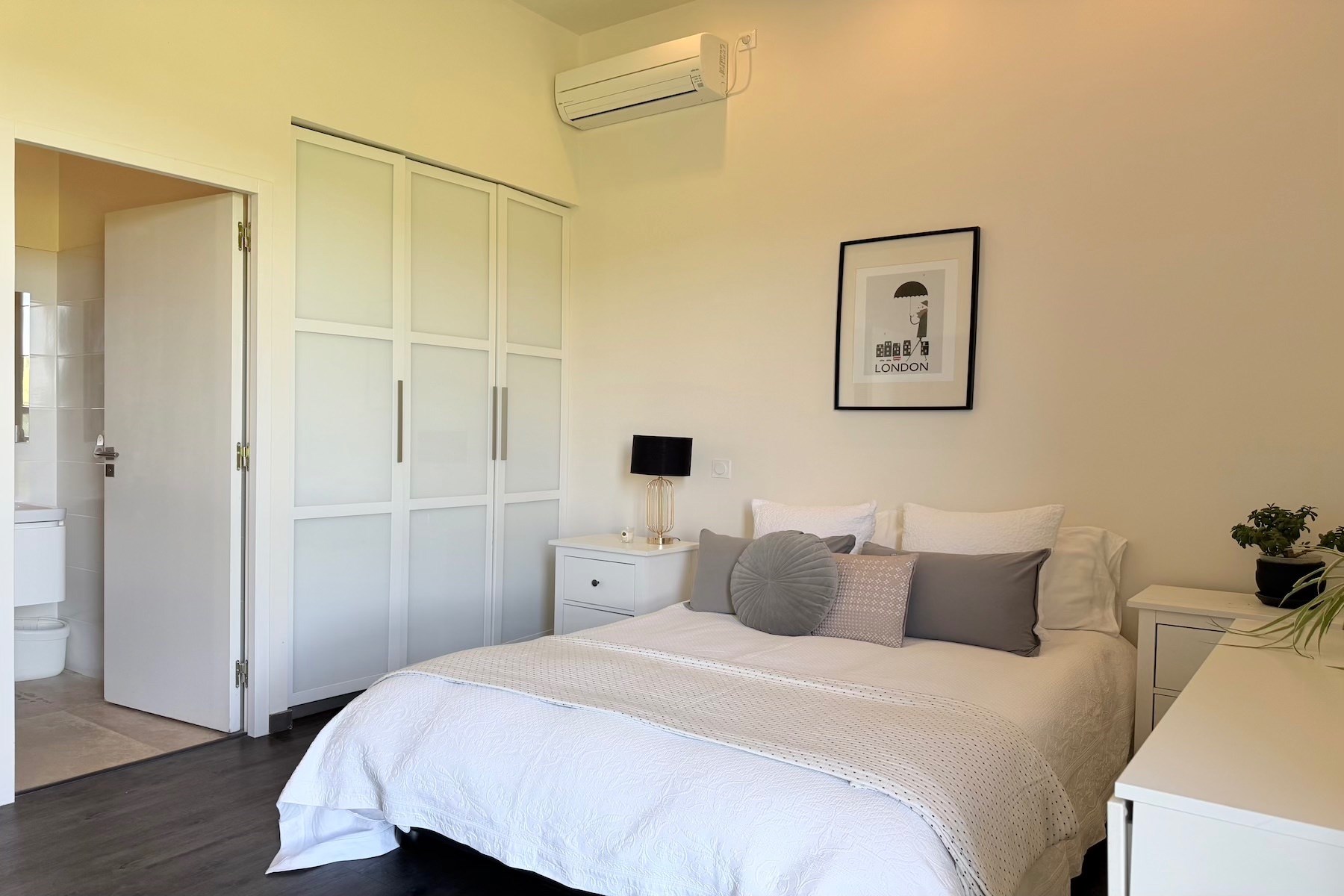  Elegant contemporary villa in the heart of the vineyards, 20 minutes from Uzès,… - 物件實景