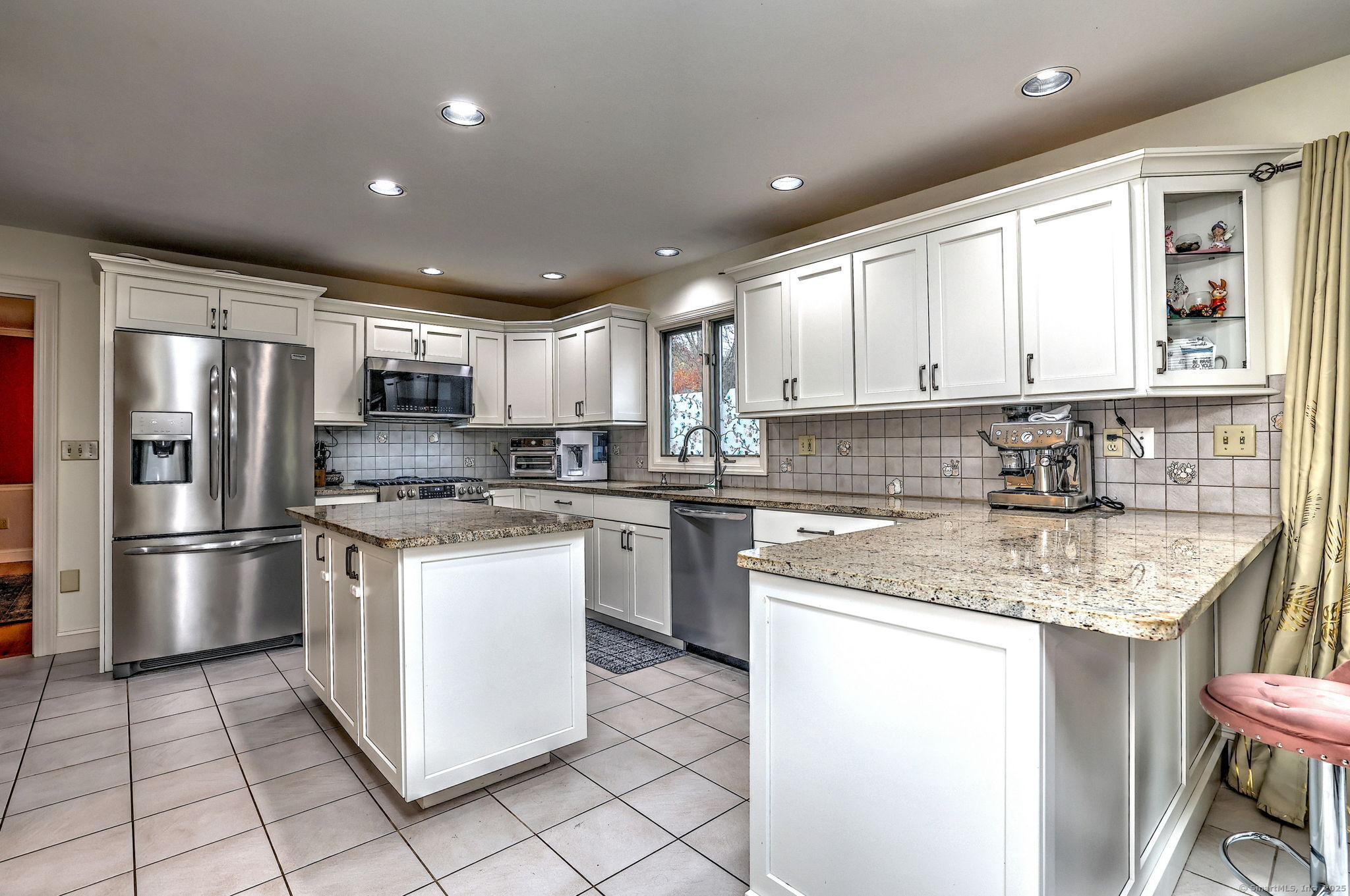 Orange, Connecticut, 06477, United States, 4 Bedrooms Bedrooms, ,4 BathroomsBathrooms,Residential,For Sale,1987664