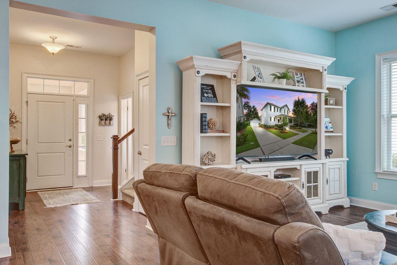 Mount Pleasant, South Carolina, 29466, United States, 4 Bedrooms Bedrooms, ,3 BathroomsBathrooms,Residential,For Sale,1966784