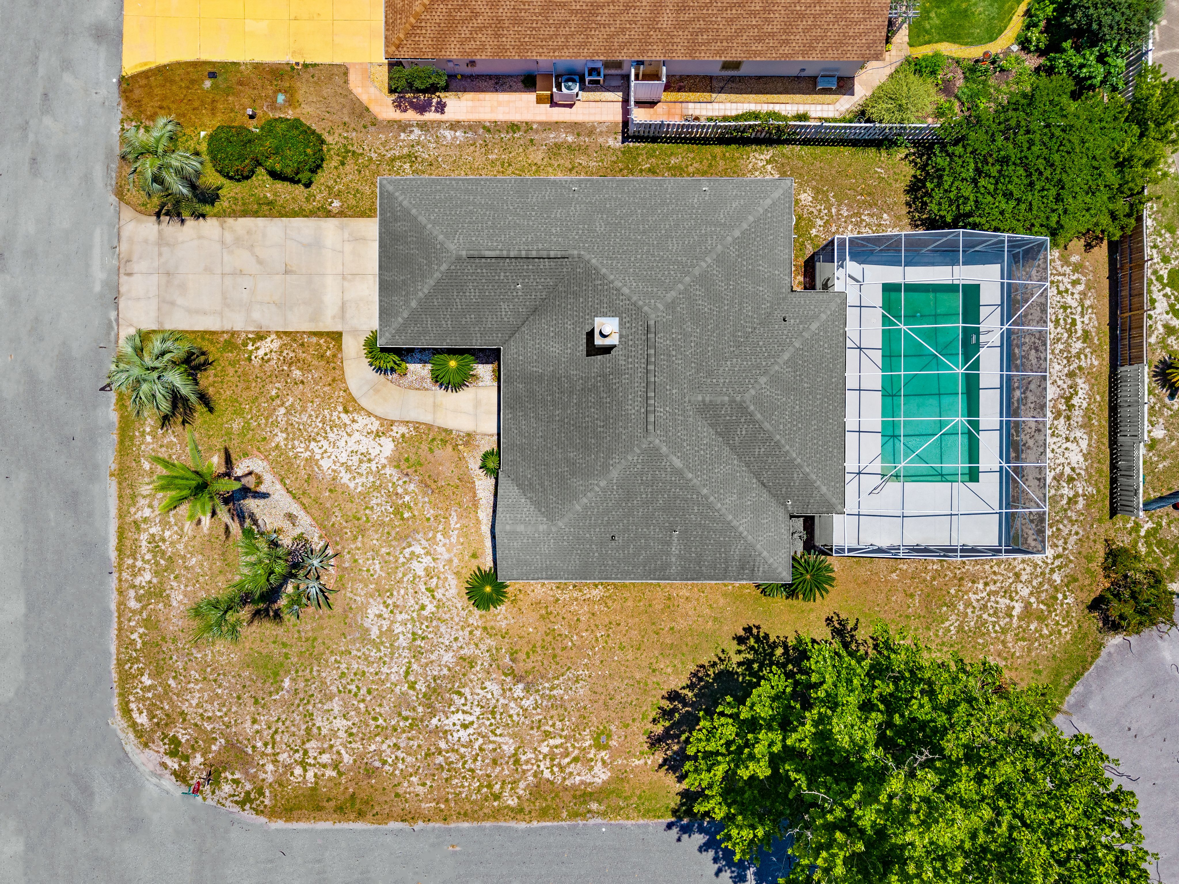  Corner Lot Home with Screened Pool Near Beach - 物件實景