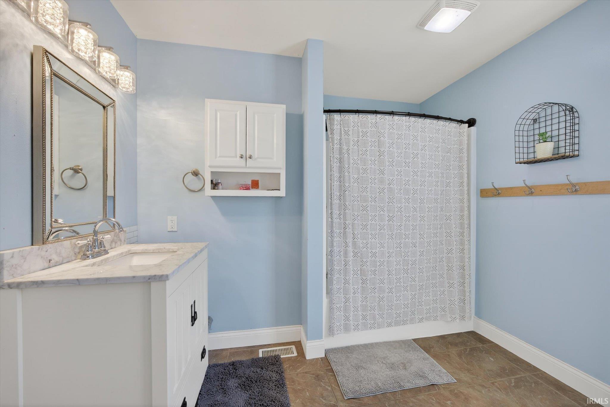 Spencer, Indiana, 47460, United States, 5 Bedrooms Bedrooms, ,4 BathroomsBathrooms,Residential,For Sale,2018633