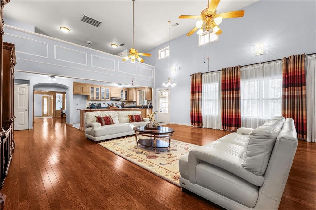 8248 Meadowbrook Drive, Fort Worth, Texas, 76120, United States, 5 Bedrooms Bedrooms, ,6 BathroomsBathrooms,Residential,For Sale,8248 Meadowbrook Drive,1666284