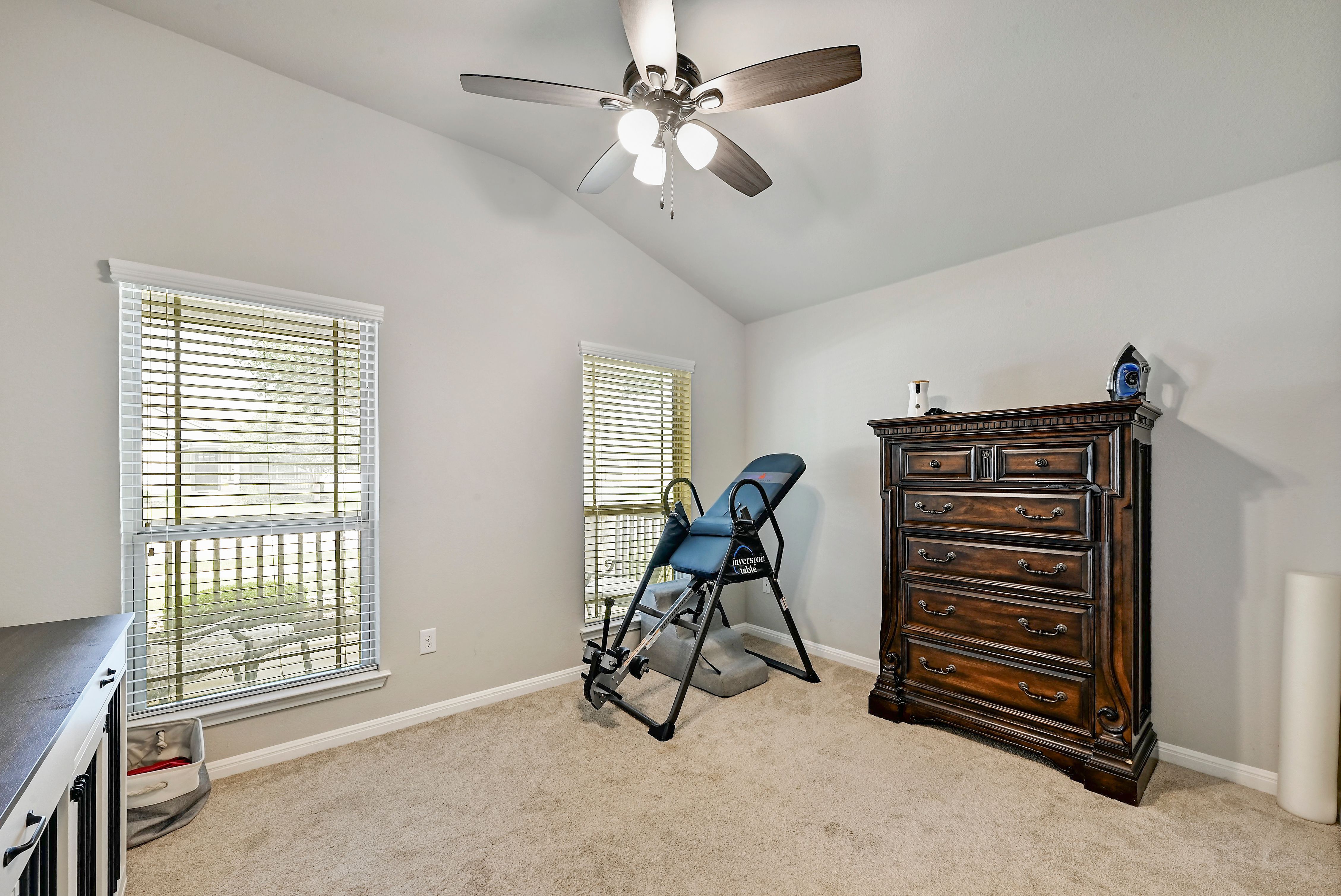  Rare 3-Car Garage + Corner Lot in Highland Park - 物件實景