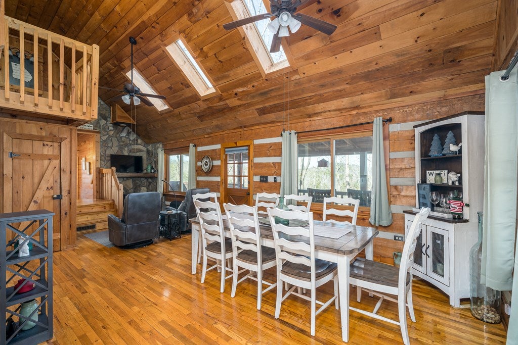 Ellijay, Georgia, 30540, United States, 4 Bedrooms Bedrooms, ,4 BathroomsBathrooms,Residential,For Sale,1858933