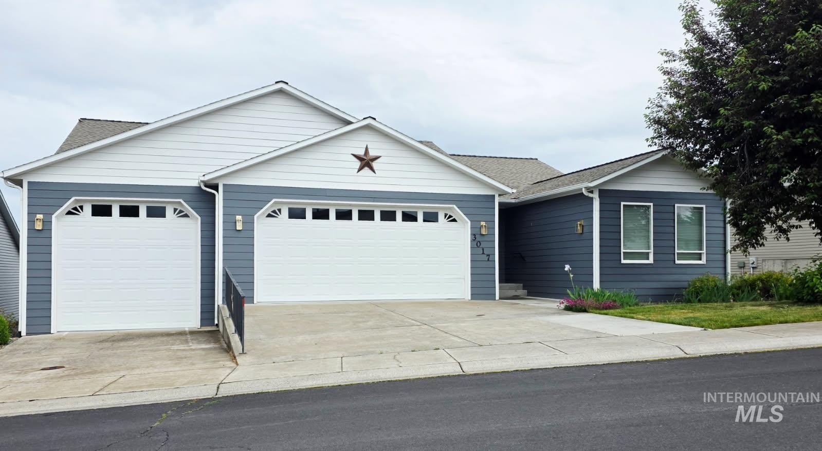 Lewiston, Idaho, 83501, United States, 5 Bedrooms Bedrooms, ,3 BathroomsBathrooms,Residential,For Sale,1873499
