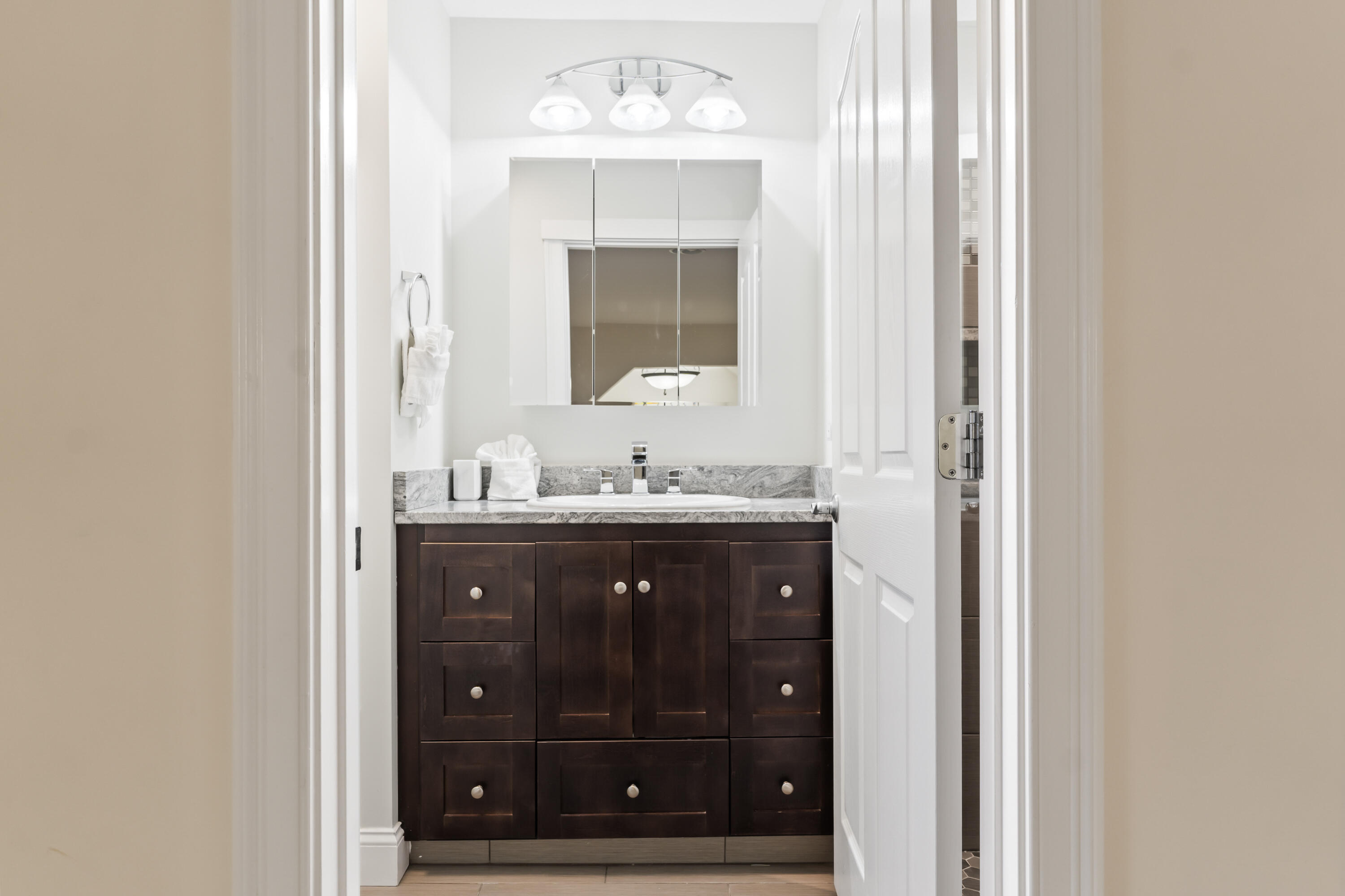 Ogunquit, Maine, 03907, United States, ,4 BathroomsBathrooms,Residential,For Sale,1830801