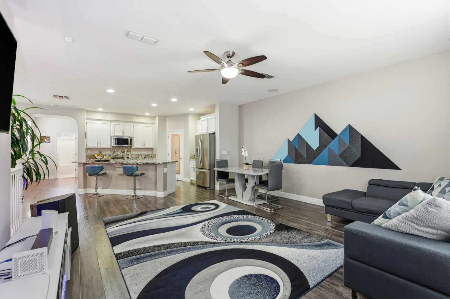 Rancho Cordova, California, 95670, United States, 3 Bedrooms Bedrooms, ,3 BathroomsBathrooms,Residential,For Sale,1991437