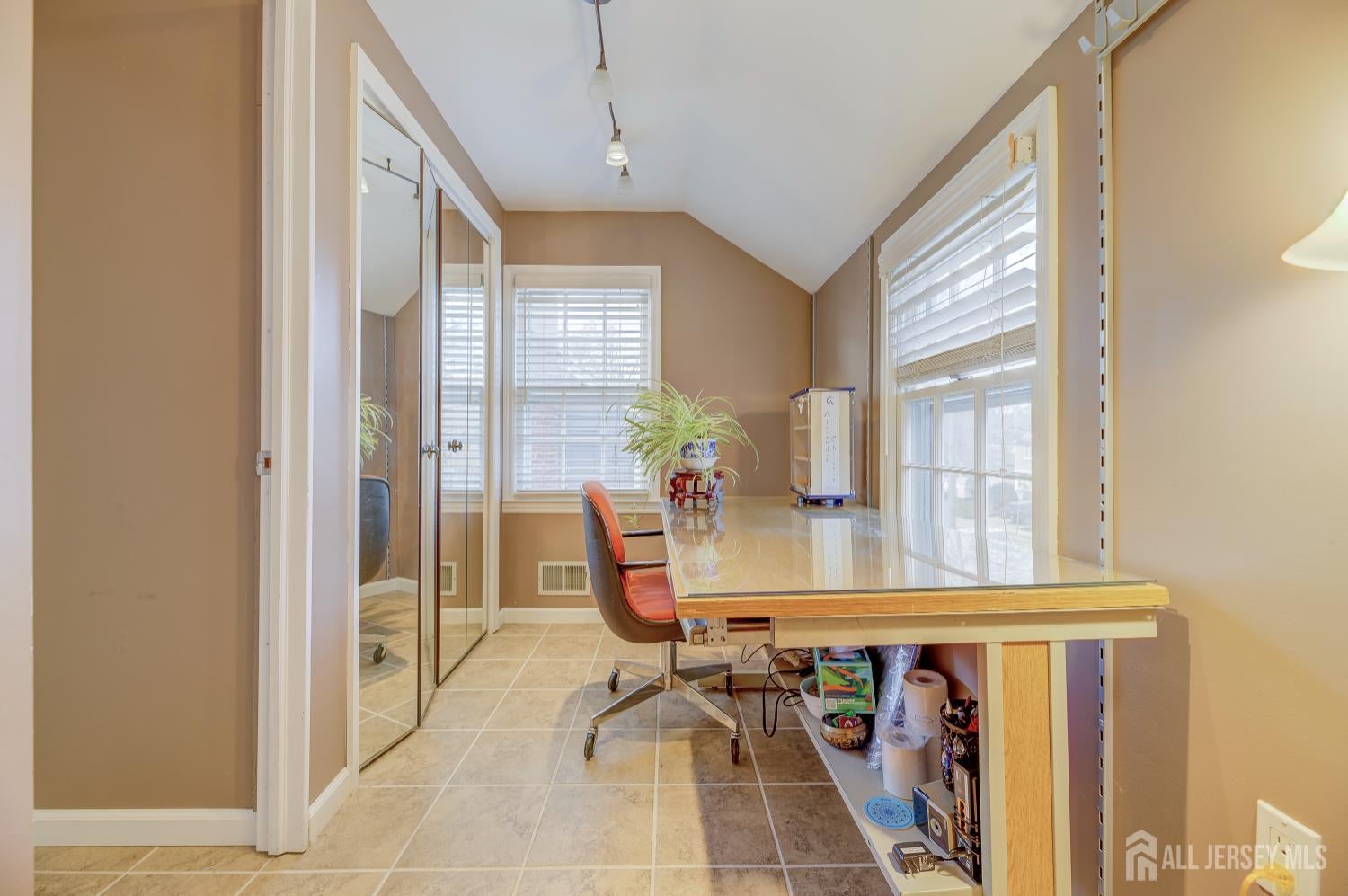 New Brunswick, New Jersey, 08901, United States, 4 Bedrooms Bedrooms, ,4 BathroomsBathrooms,Residential,For Sale,1996450