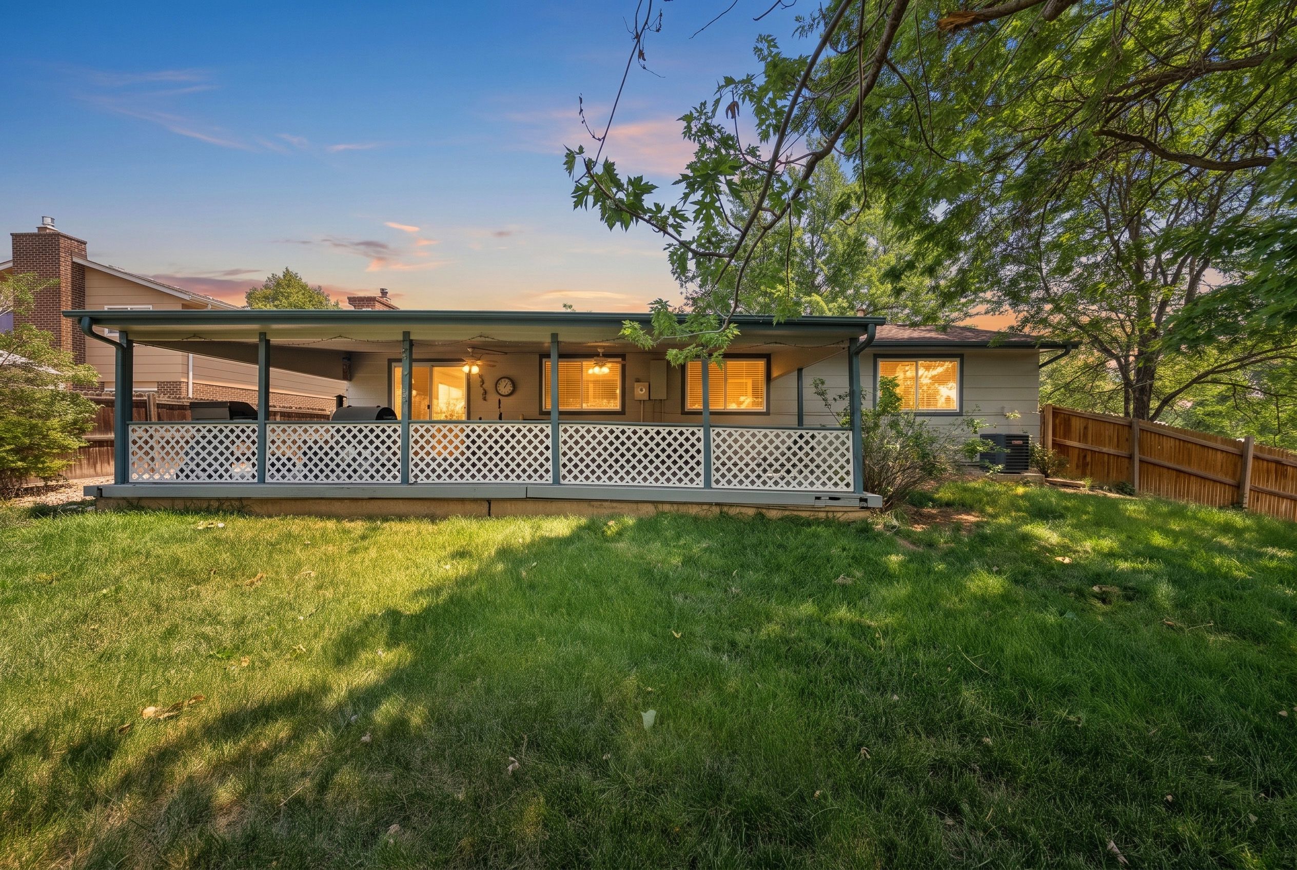  Charming and Well Maintained Home on a Large Corner Lot - 物件實景