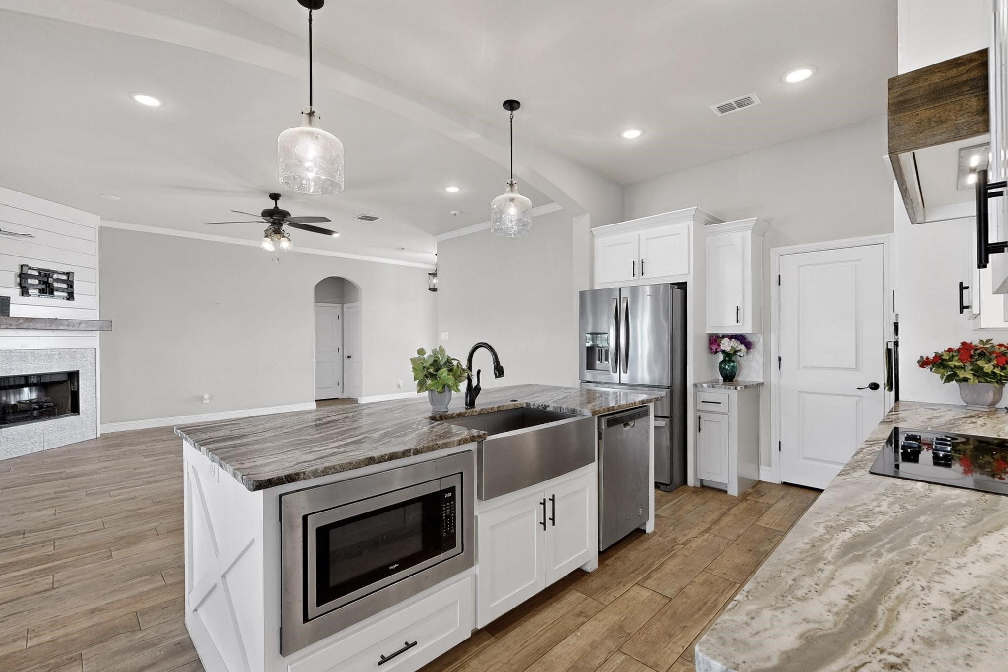 Godley, Texas, 76044, United States, 4 Bedrooms Bedrooms, ,3 BathroomsBathrooms,Residential,For Sale,1956819