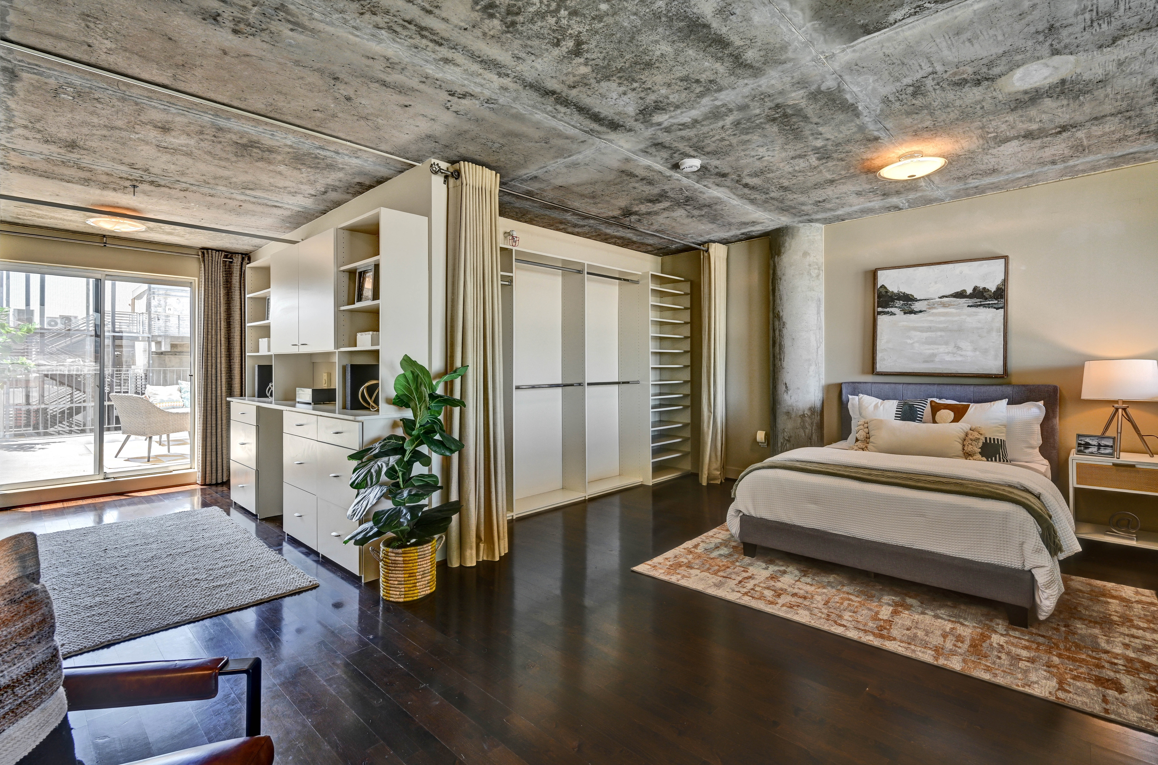  Sophisticated Penthouse Loft with Private Patio in Vibrant Jack London Square - 物件實景