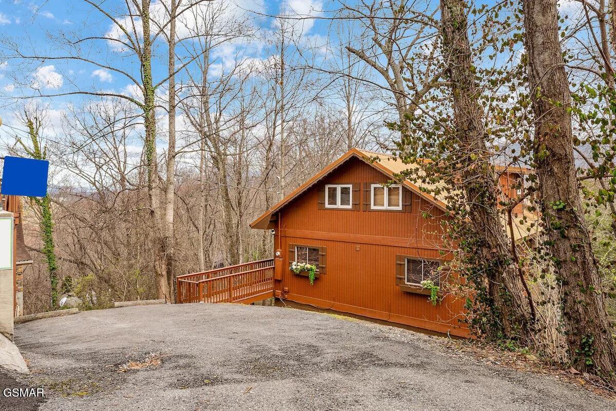 Gatlinburg, Tennessee, 37738, United States, 5 Bedrooms Bedrooms, ,4 BathroomsBathrooms,Residential,For Sale,2023747