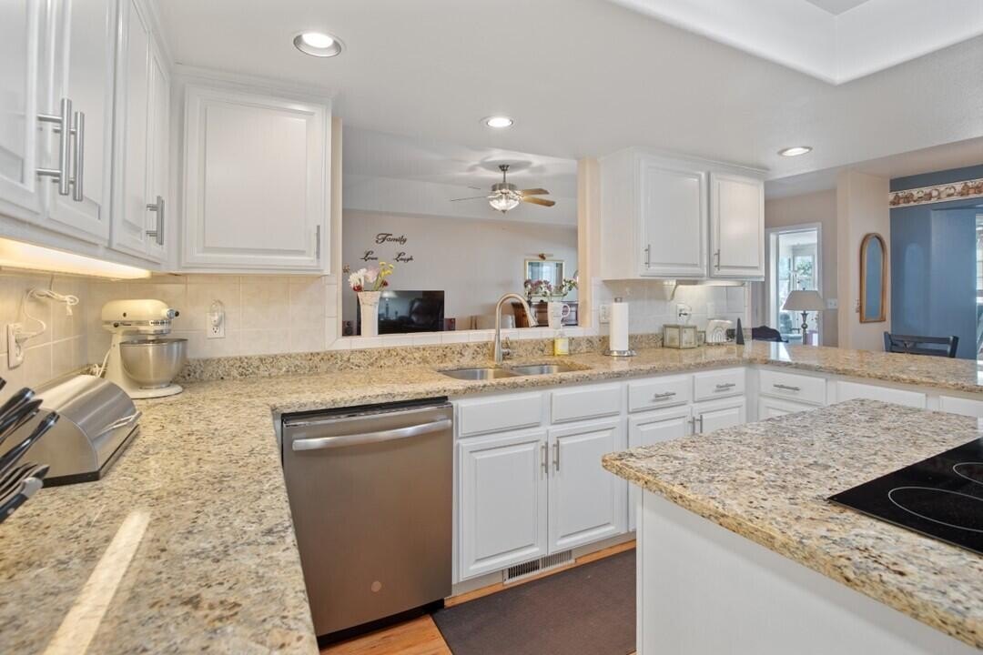 Rogue River, Oregon, 97537, United States, 3 Bedrooms Bedrooms, ,3 BathroomsBathrooms,Residential,For Sale,1944888
