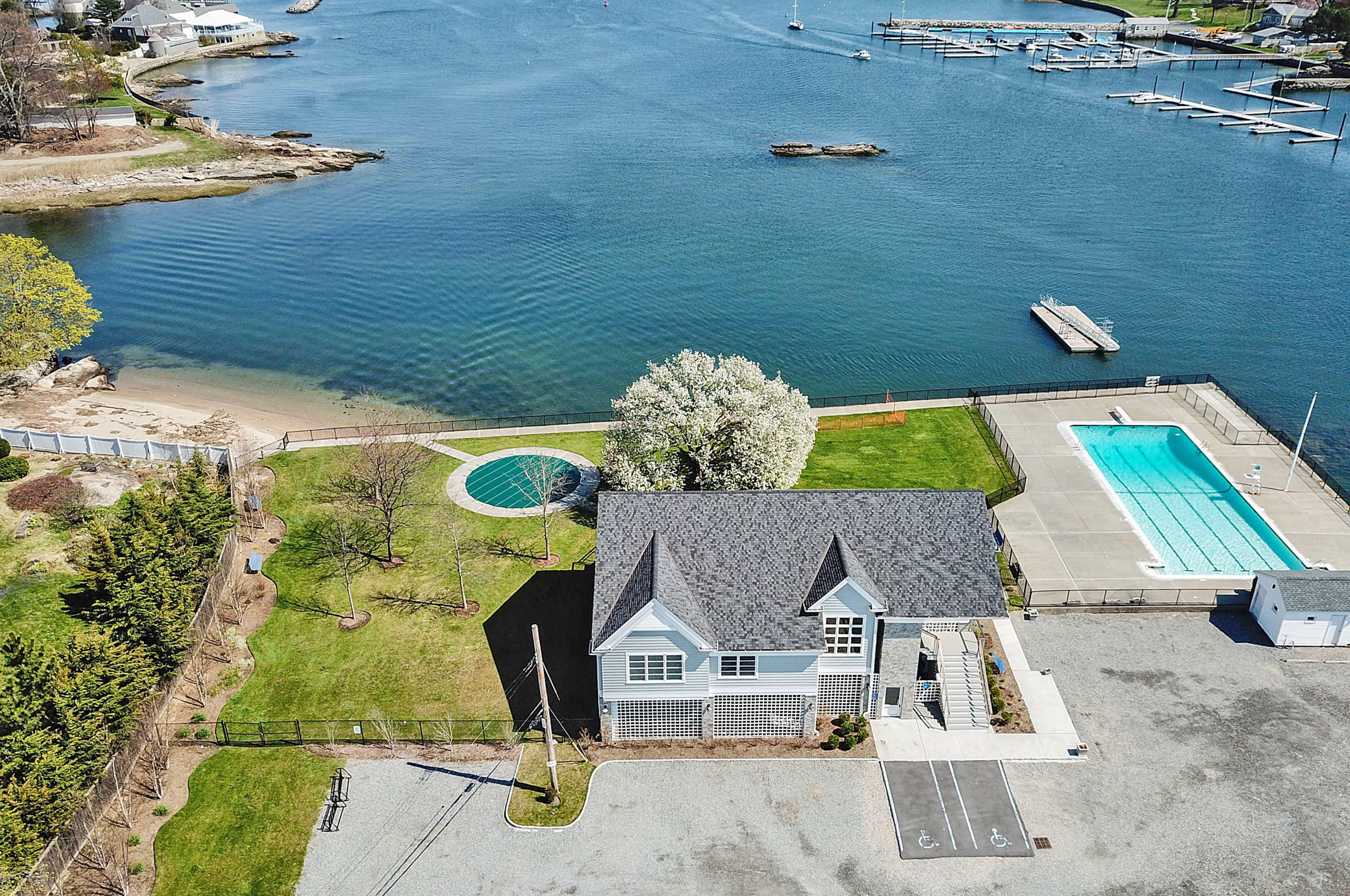  Fully Renovated Shore Acres Home - 物件實景