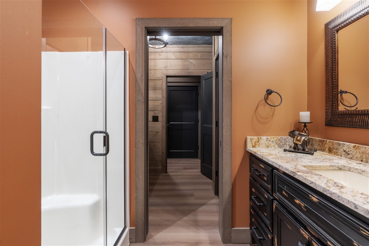 Bowling Green, Kentucky, 42103, United States, 5 Bedrooms Bedrooms, ,5 BathroomsBathrooms,Residential,For Sale,1986458