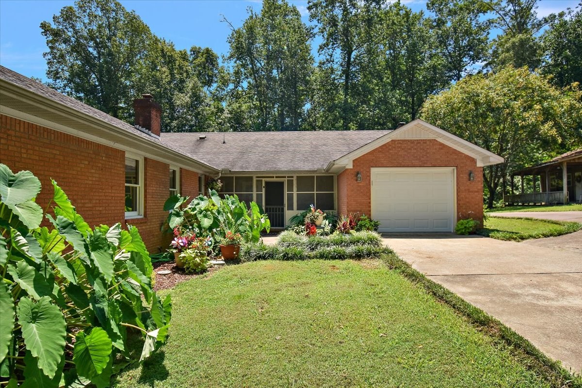 Five Points, Tennessee, 38457, United States, 4 Bedrooms Bedrooms, ,4 BathroomsBathrooms,Residential,For Sale,1902817