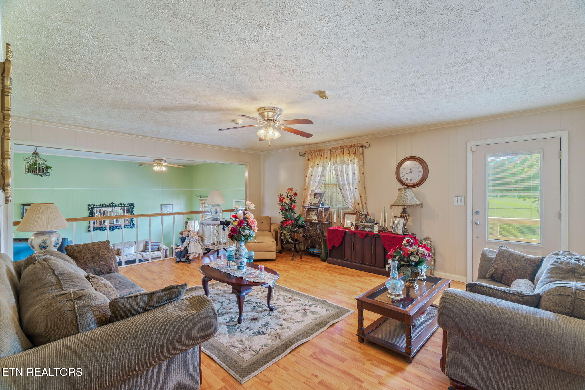 Kingston, Tennessee, 37763, United States, 3 Bedrooms Bedrooms, ,2 BathroomsBathrooms,Residential,For Sale,1891153