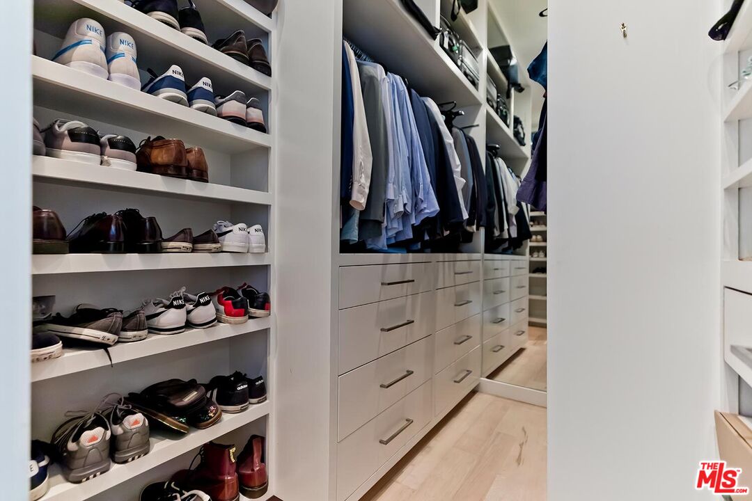 West Hollywood, California, 90069, United States, 2 Bedrooms Bedrooms, ,2 BathroomsBathrooms,Residential,For Sale,2000486