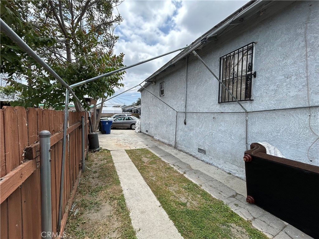 Los Angeles, California, 90011, United States, ,Residential,For Sale,1872569