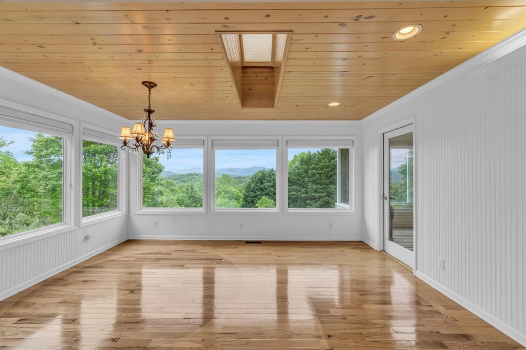 Hayesville, North Carolina, 28904, United States, 3 Bedrooms Bedrooms, ,4 BathroomsBathrooms,Residential,For Sale,1934980