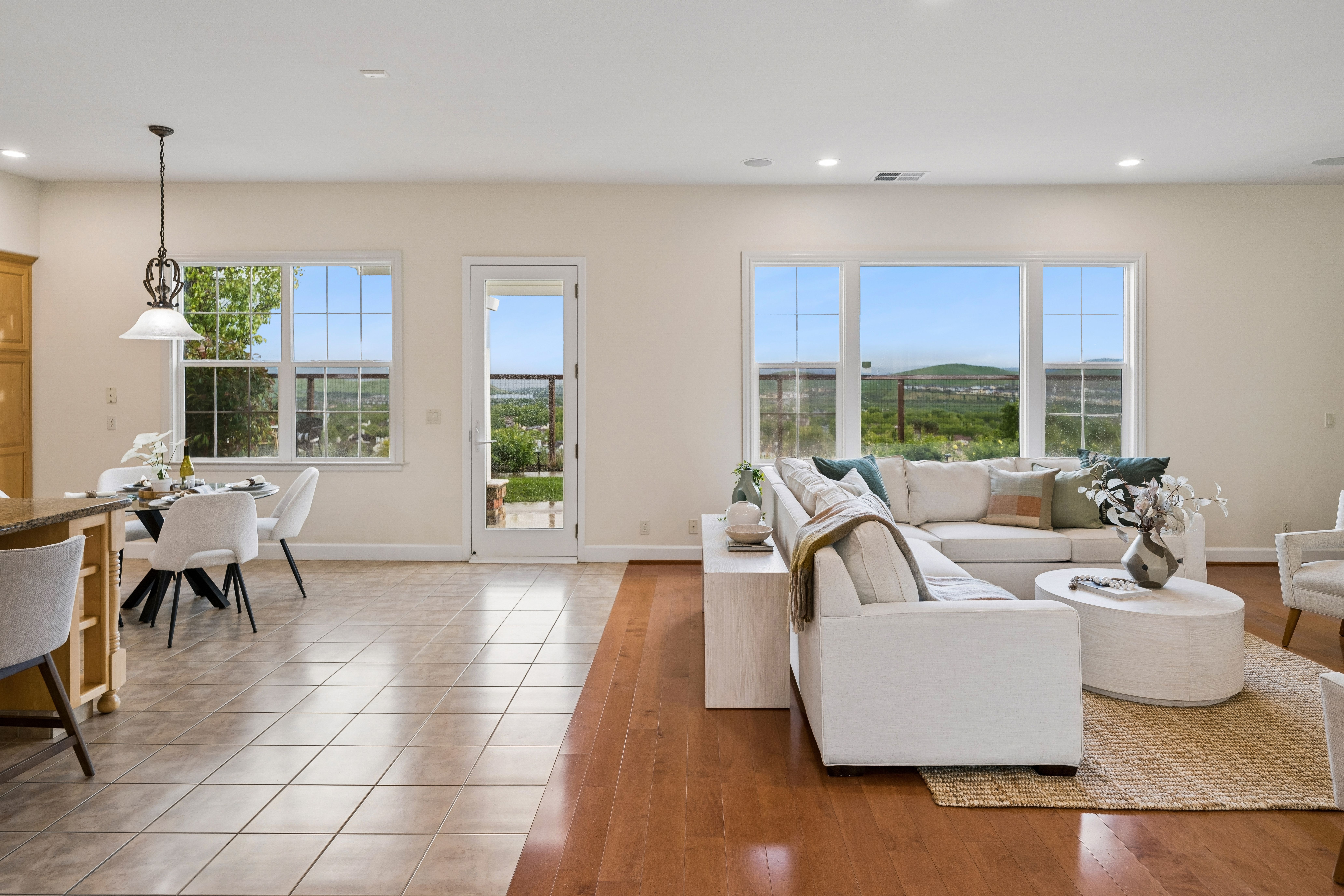  Panoramic Views and Timeless Design in This Stunning Shapell ?Gallery? Residence - 物件實景