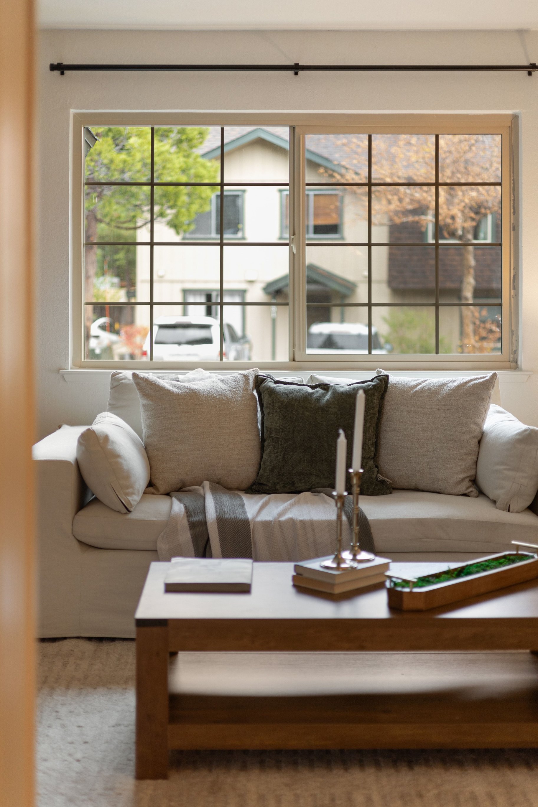  Updated and Well Located Lake Forest Glen Condo - 物件實景