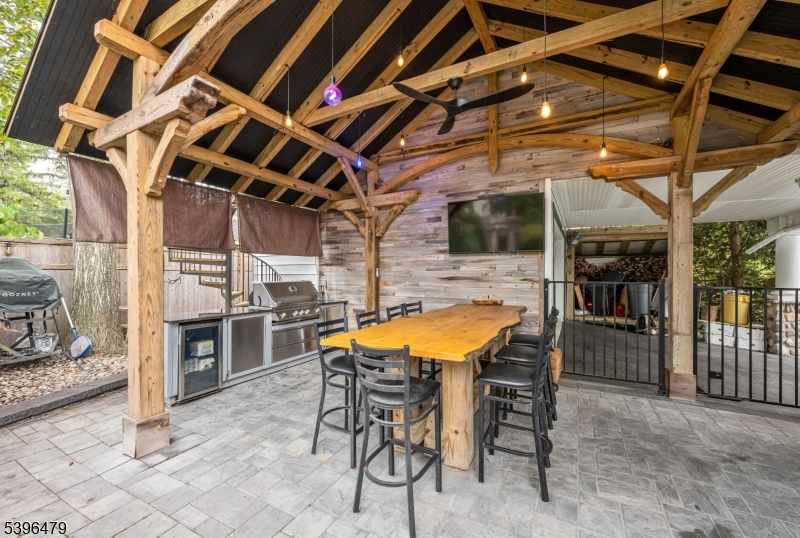 West Milford Twp., New Jersey, 07421, United States, 4 Bedrooms Bedrooms, ,3 BathroomsBathrooms,Residential,For Sale,1992089