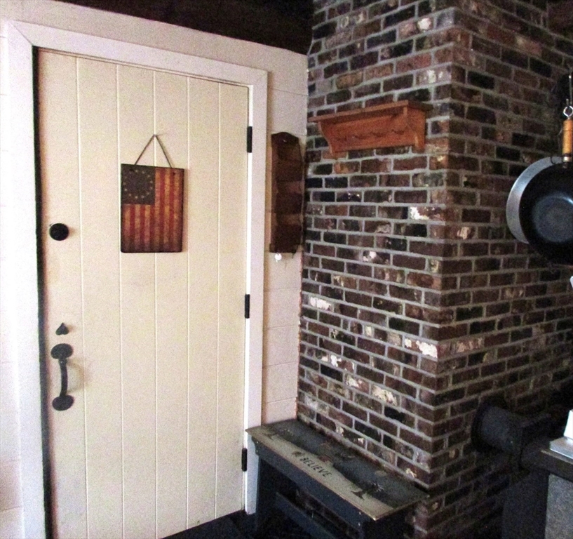 Attleboro, Massachusetts, 02703, United States, 5 Bedrooms Bedrooms, ,2 BathroomsBathrooms,Residential,For Sale,1983996