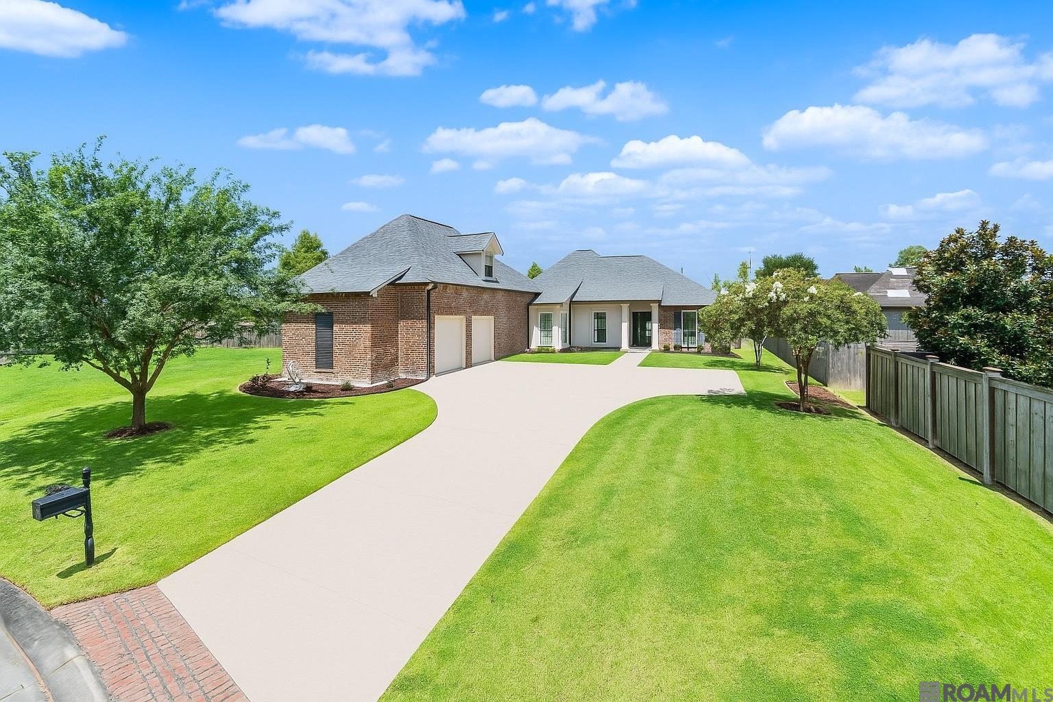 Gonzales, Louisiana, 70737, United States, 5 Bedrooms Bedrooms, ,3 BathroomsBathrooms,Residential,For Sale,1915679