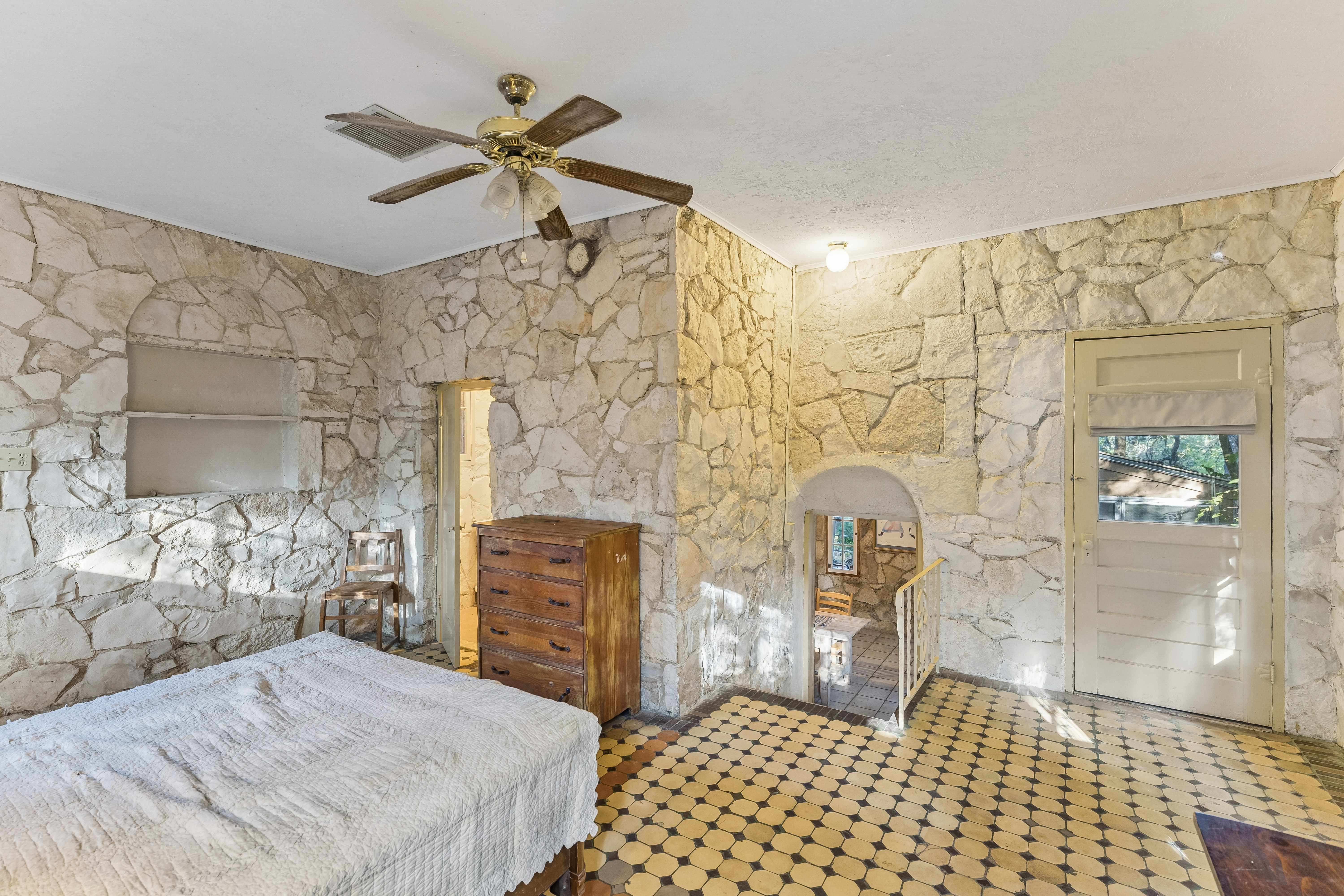  Spanish-Style Historic Woodland Retreat in Helotes - 物件實景