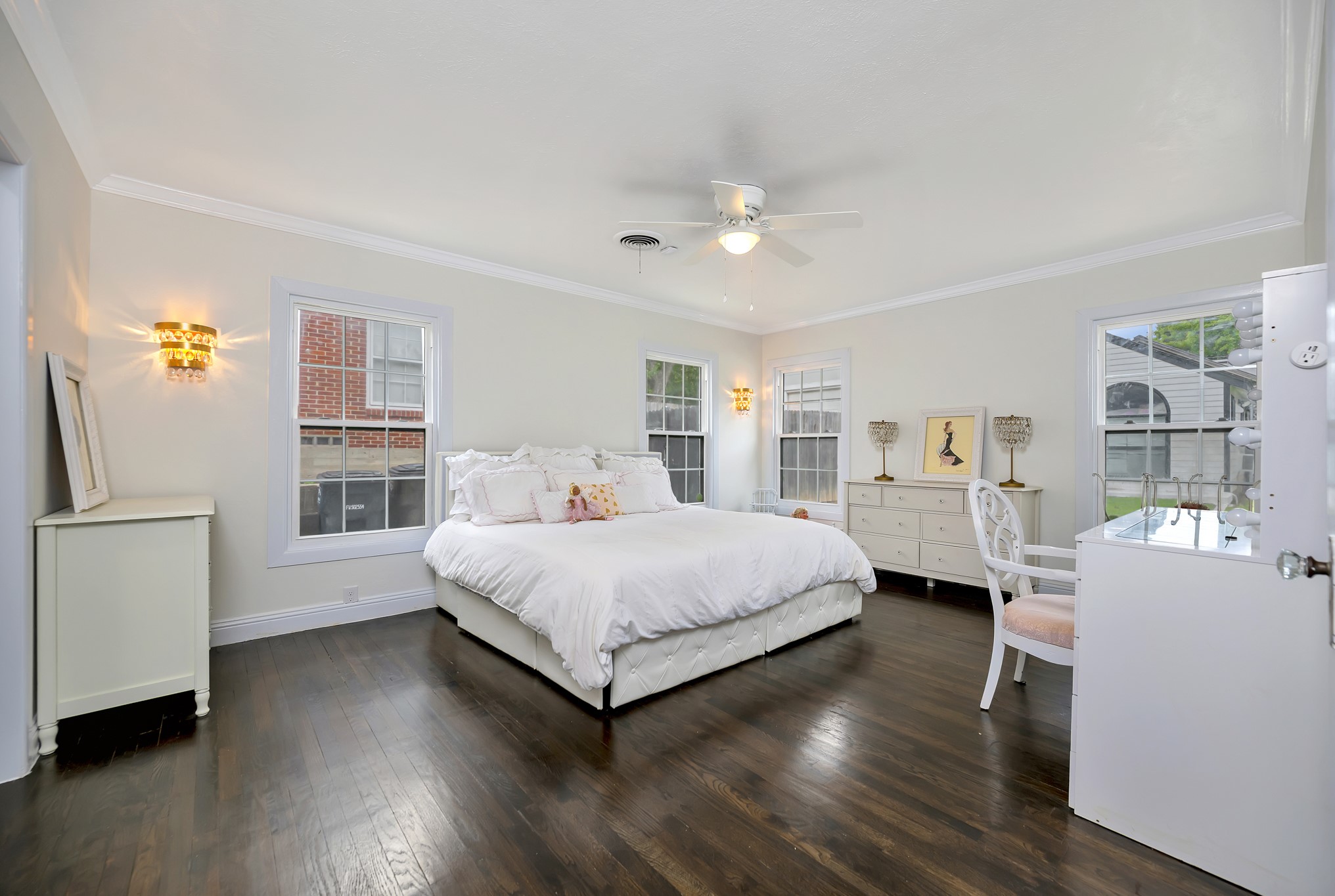 Fort Worth, Texas, 76109, United States, 4 Bedrooms Bedrooms, ,2 BathroomsBathrooms,Residential,For Sale,1938539