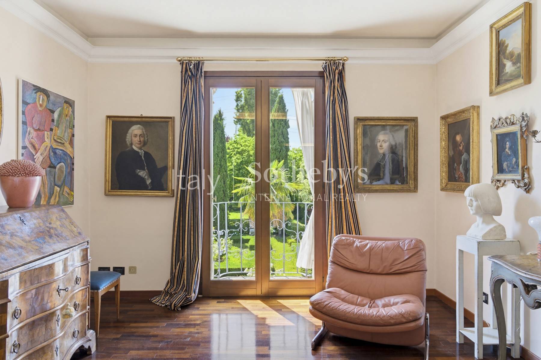  Restored country villa with an Italianstyle garden - 物件實景