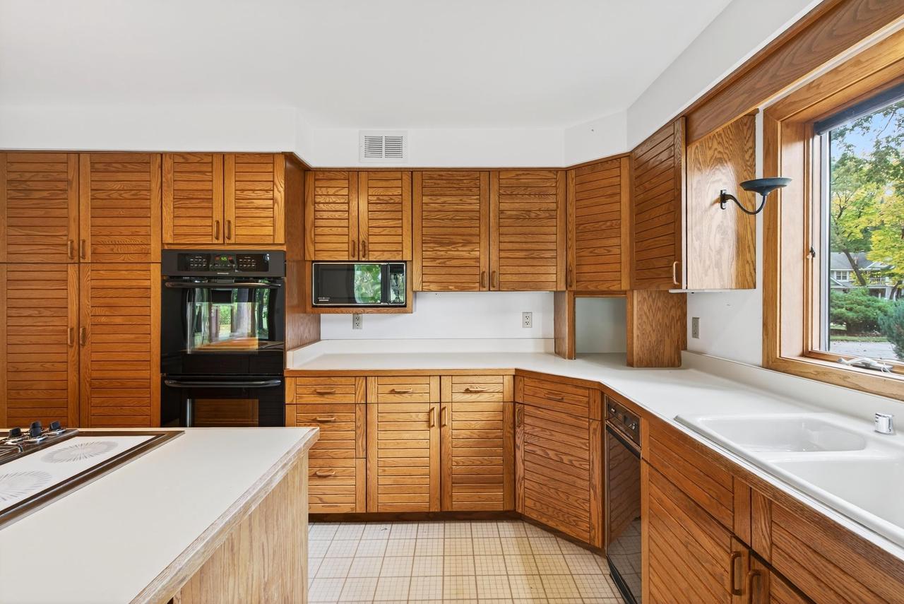 Oshkosh, Wisconsin, 54904, United States, 4 Bedrooms Bedrooms, ,3 BathroomsBathrooms,Residential,For Sale,1978045